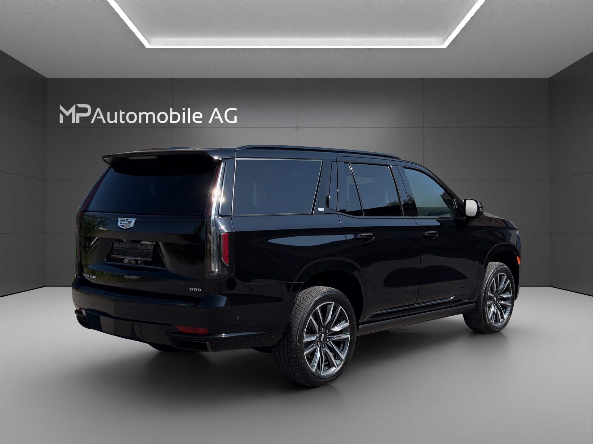CADILLAC 6.2 V8 Platinum Automatic-showroom-element-2