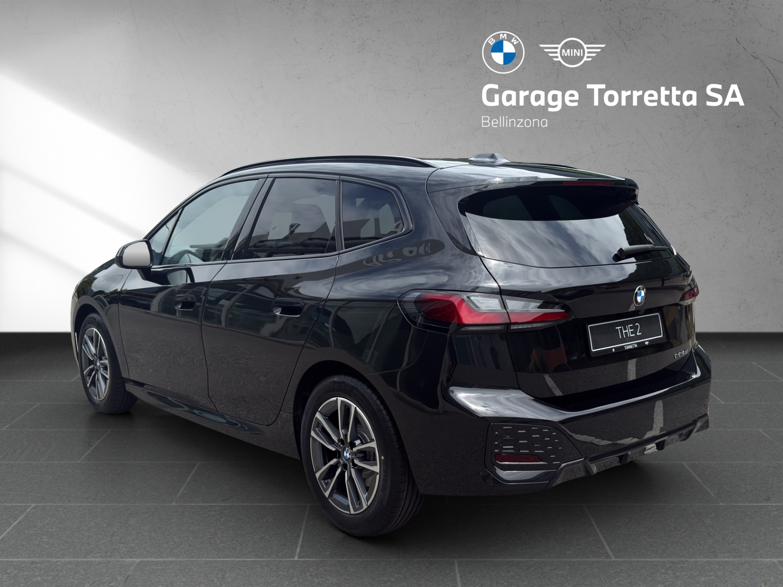 BMW 220i Active Tourer M Sport DKG-showroom-element-2