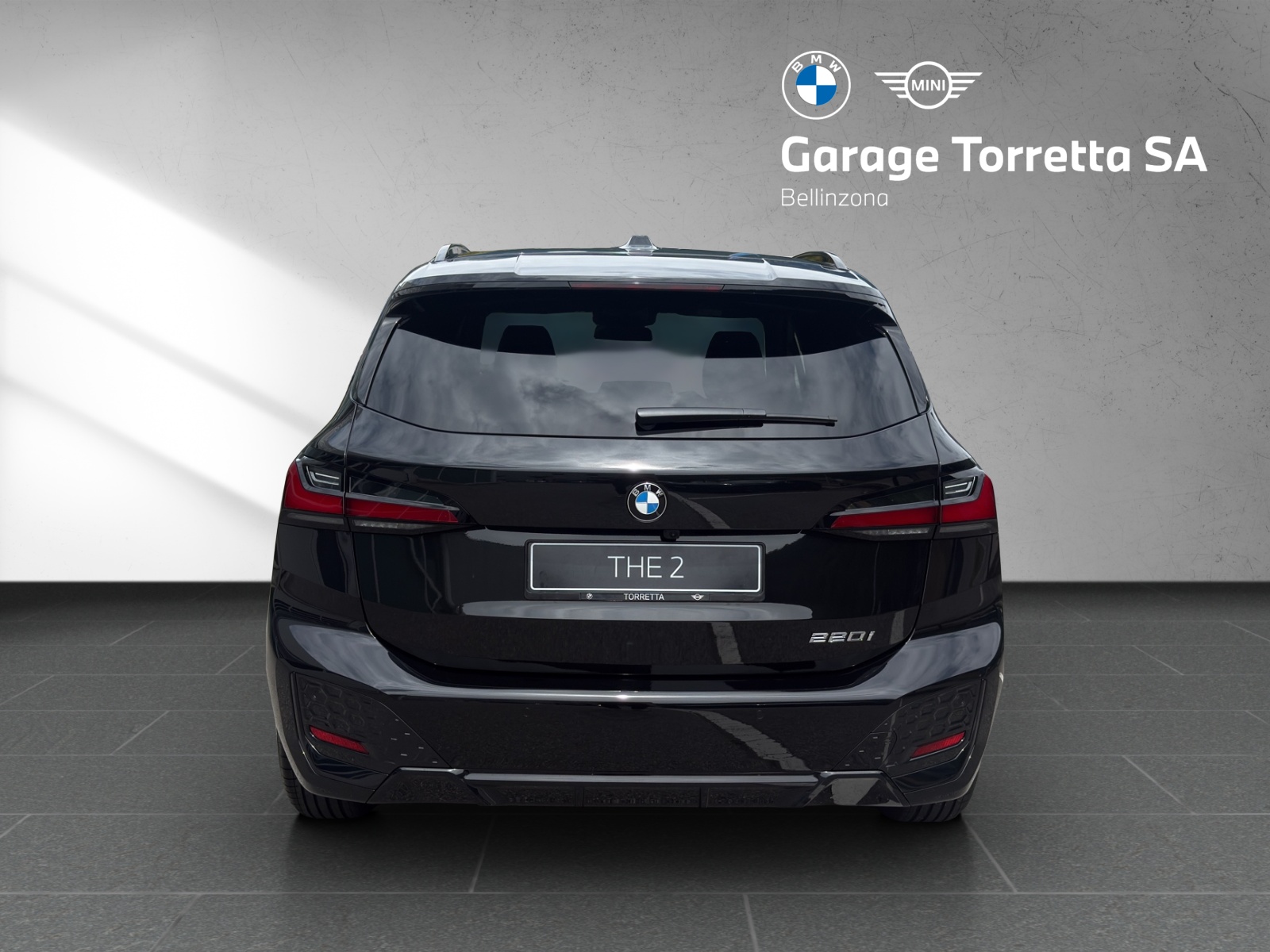 BMW 220i Active Tourer M Sport DKG-showroom-element-3