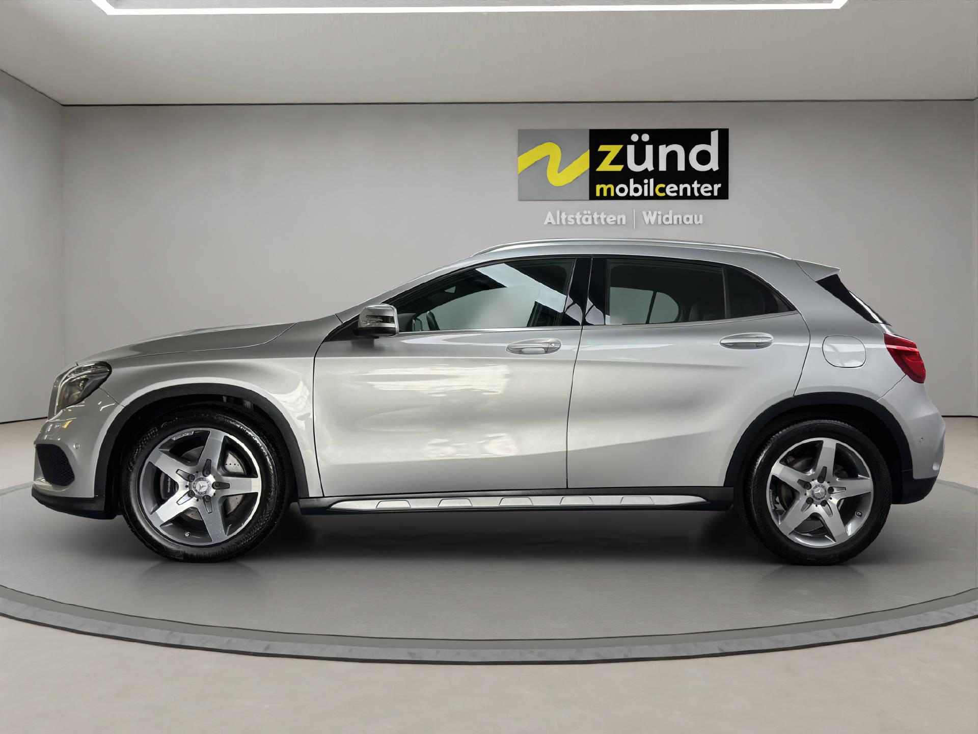 MERCEDES-BENZ GLA 250 AMG Line 4m-image-1