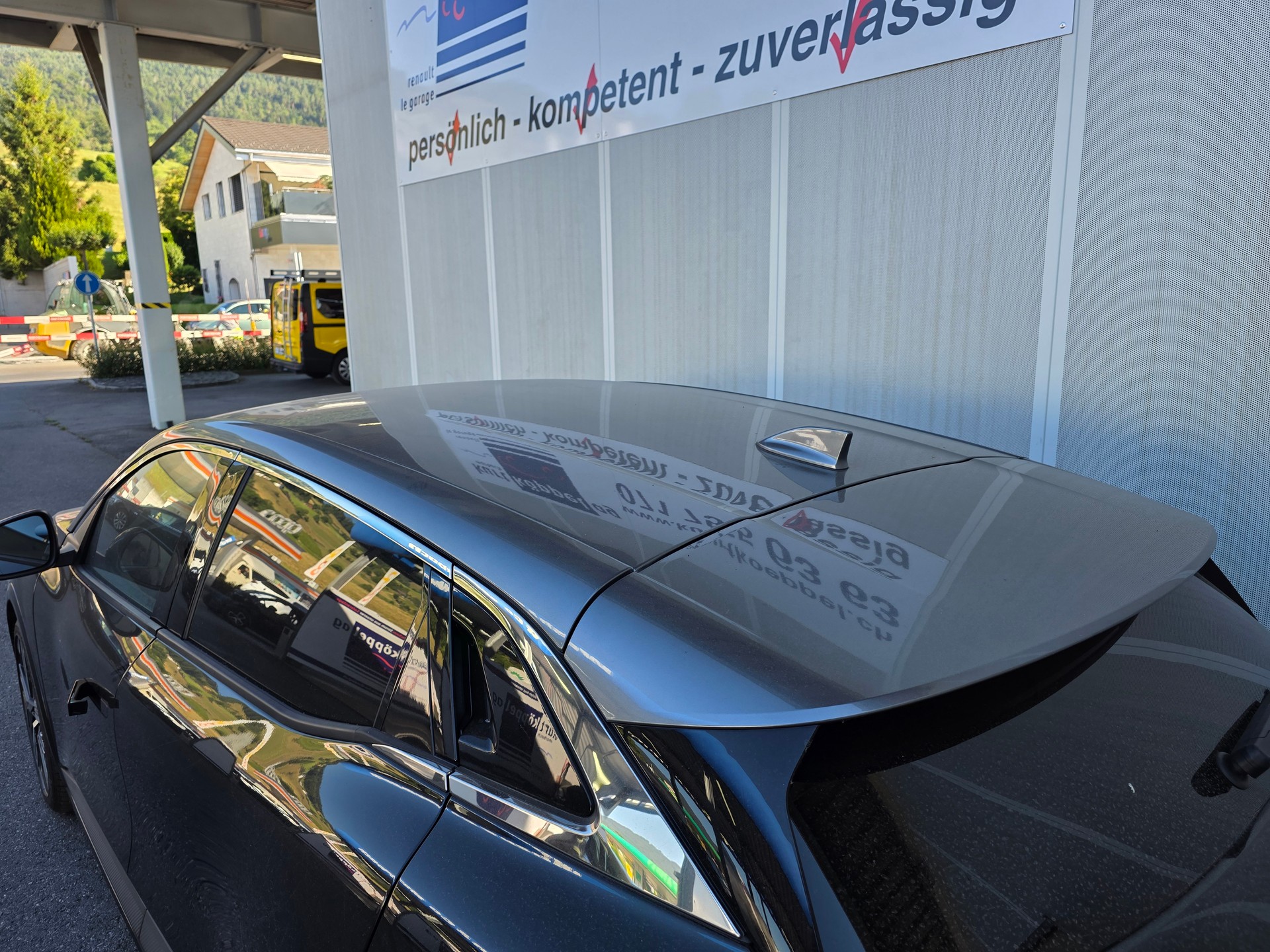 RENAULT Mégane E-TECH EV60 Iconic-showroom-element-3