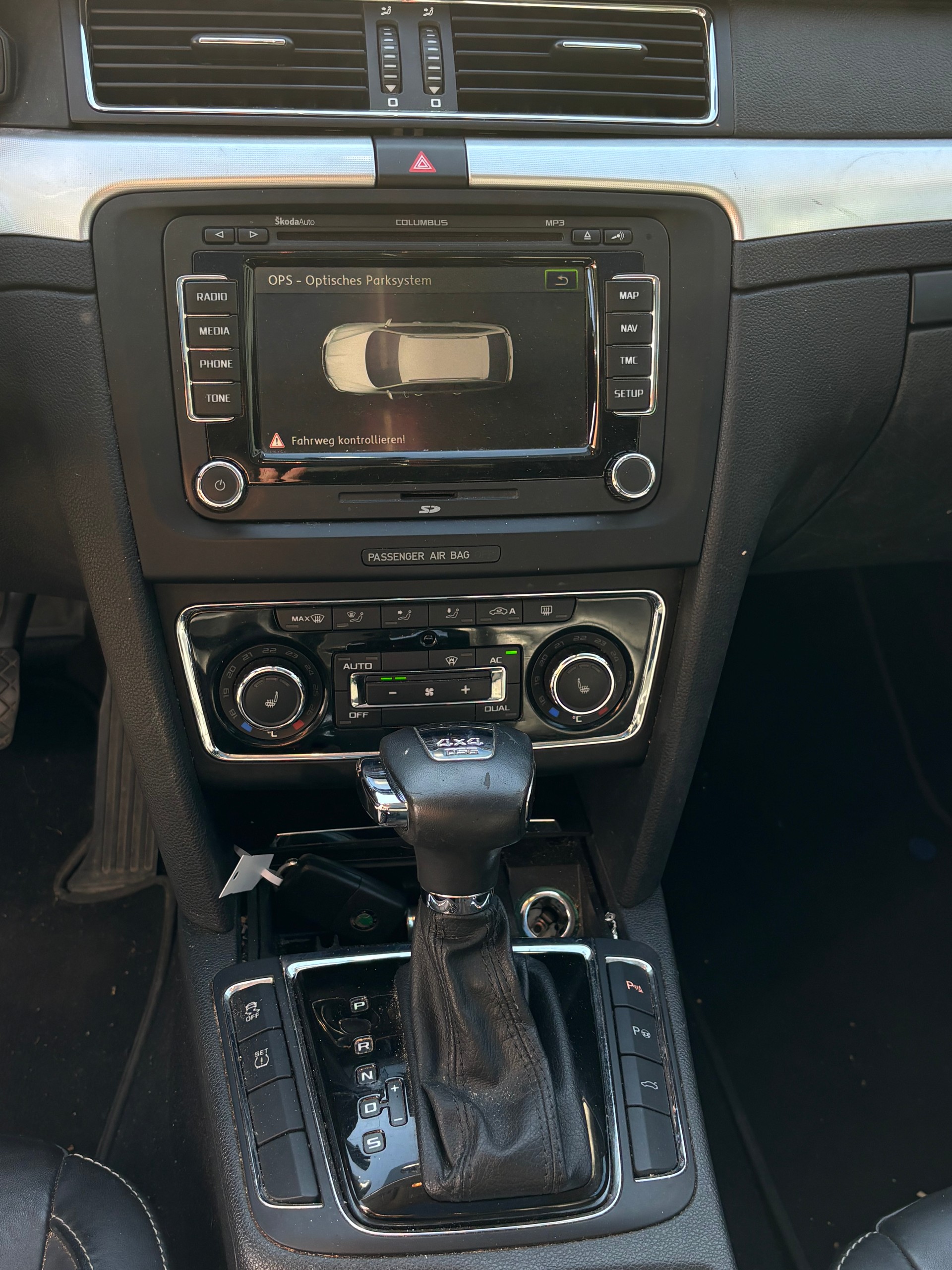 SKODA Superb Combi 3.6 FSI Elegance 4x4 DSG-image-8