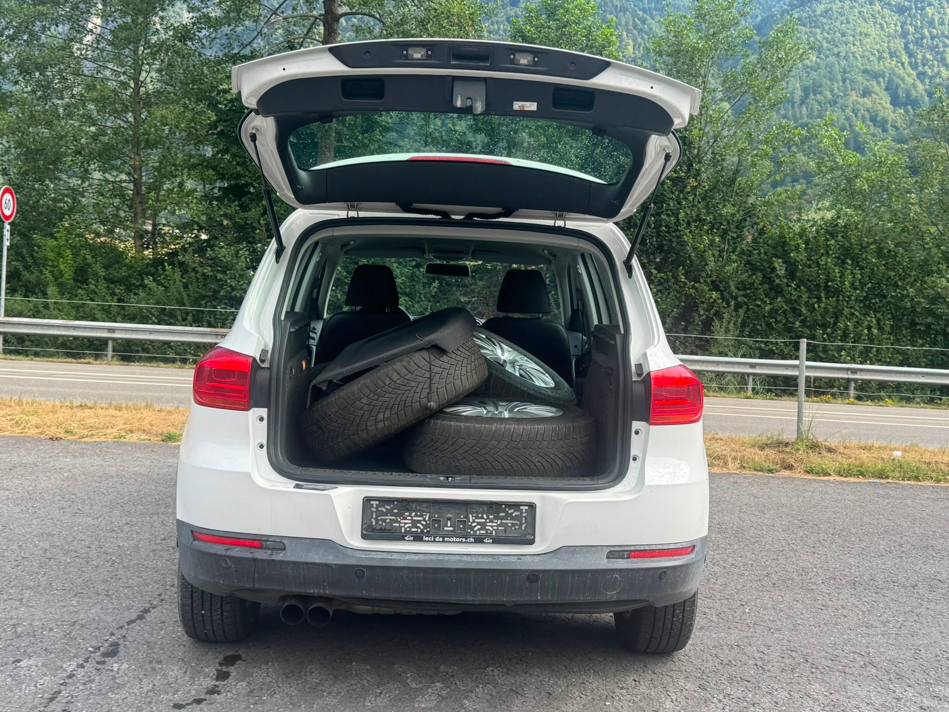 VW Tiguan 1.4 TSI Sport&Style 4Motion-image-12