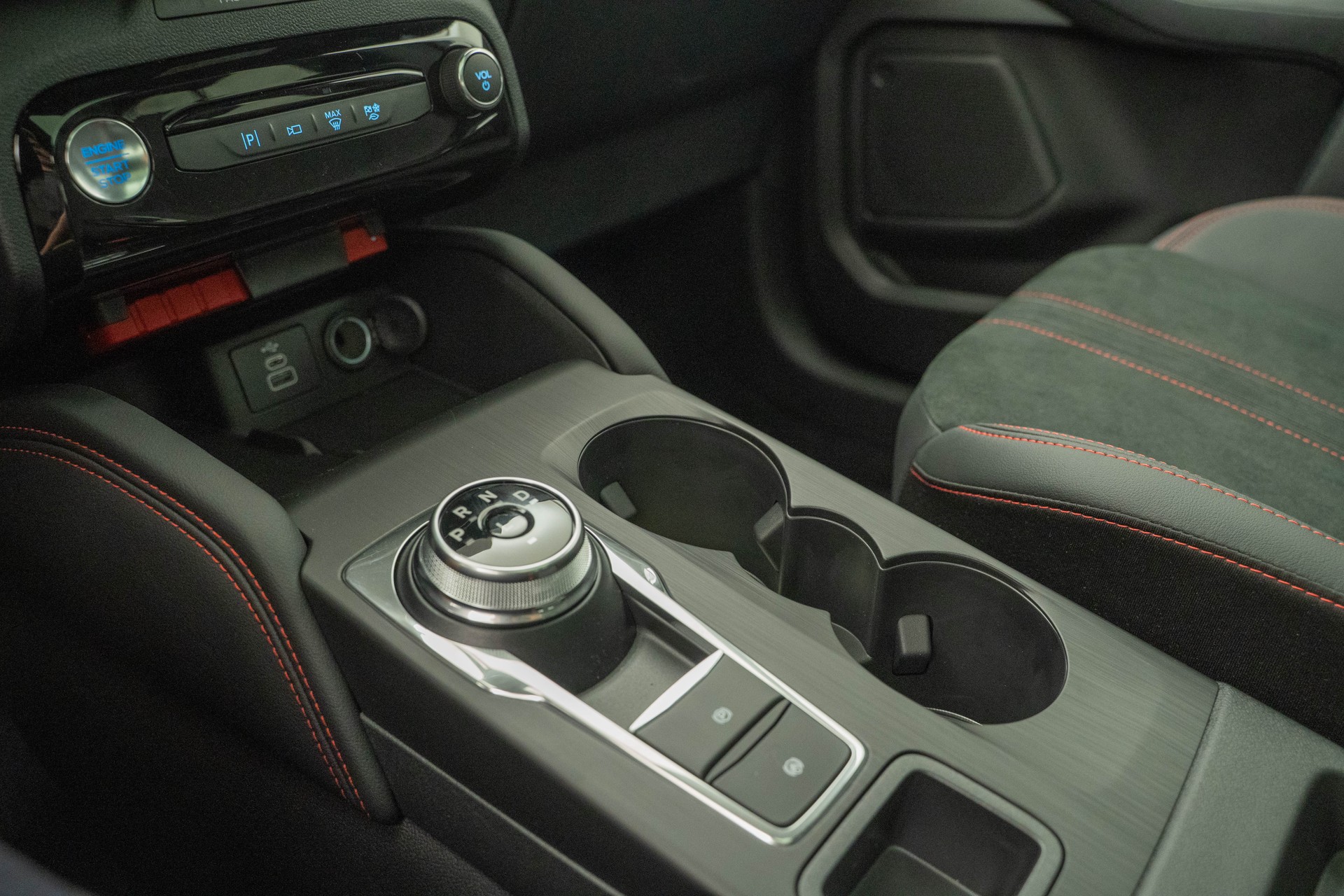 FORD Kuga 2.5 Hybrid ST-Line X 4x4-image-13