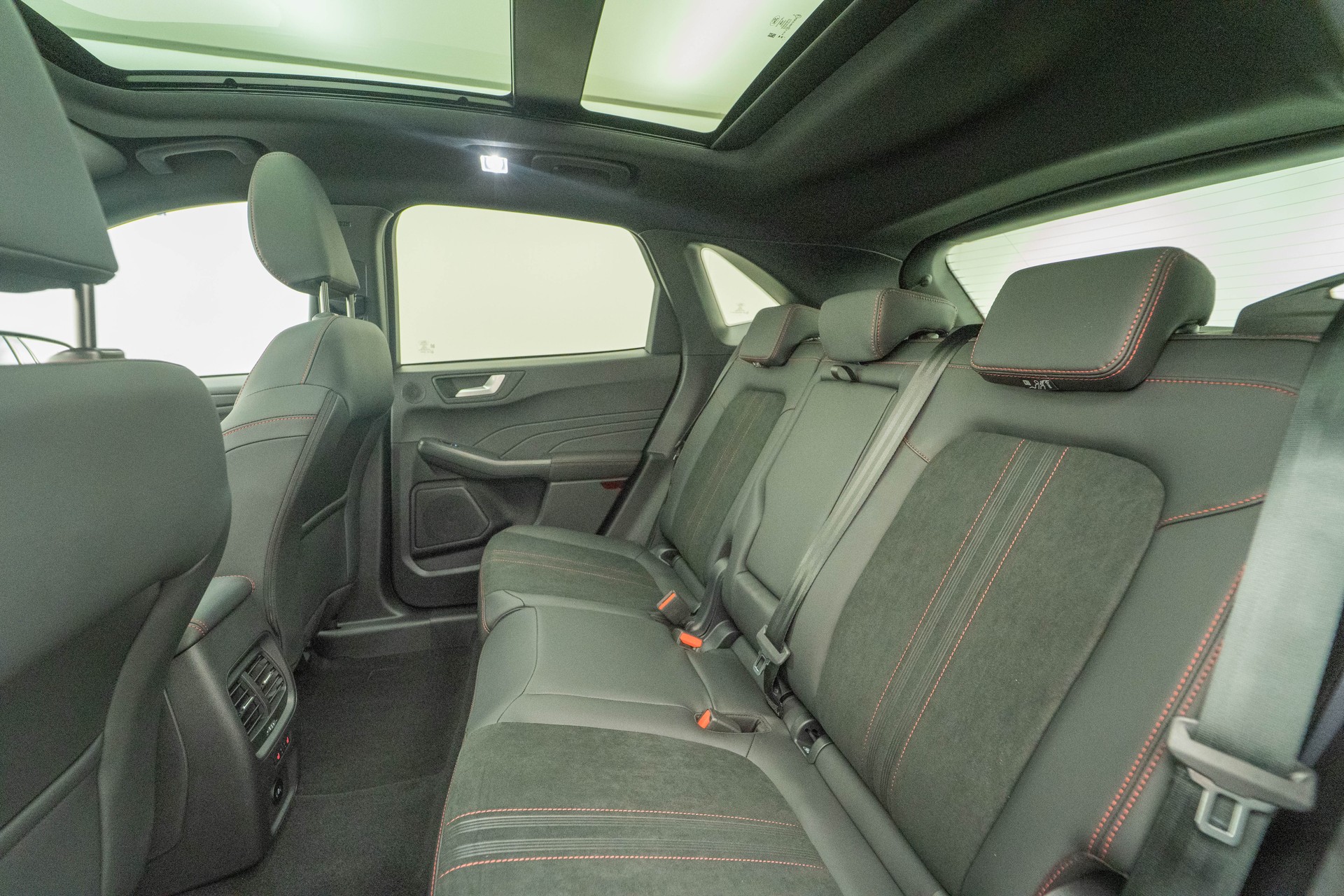 FORD Kuga 2.5 Hybrid ST-Line X 4x4-image-8