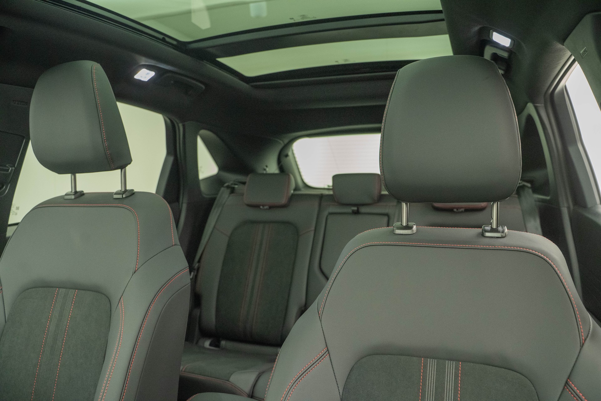 FORD Kuga 2.5 Hybrid ST-Line X 4x4-image-9