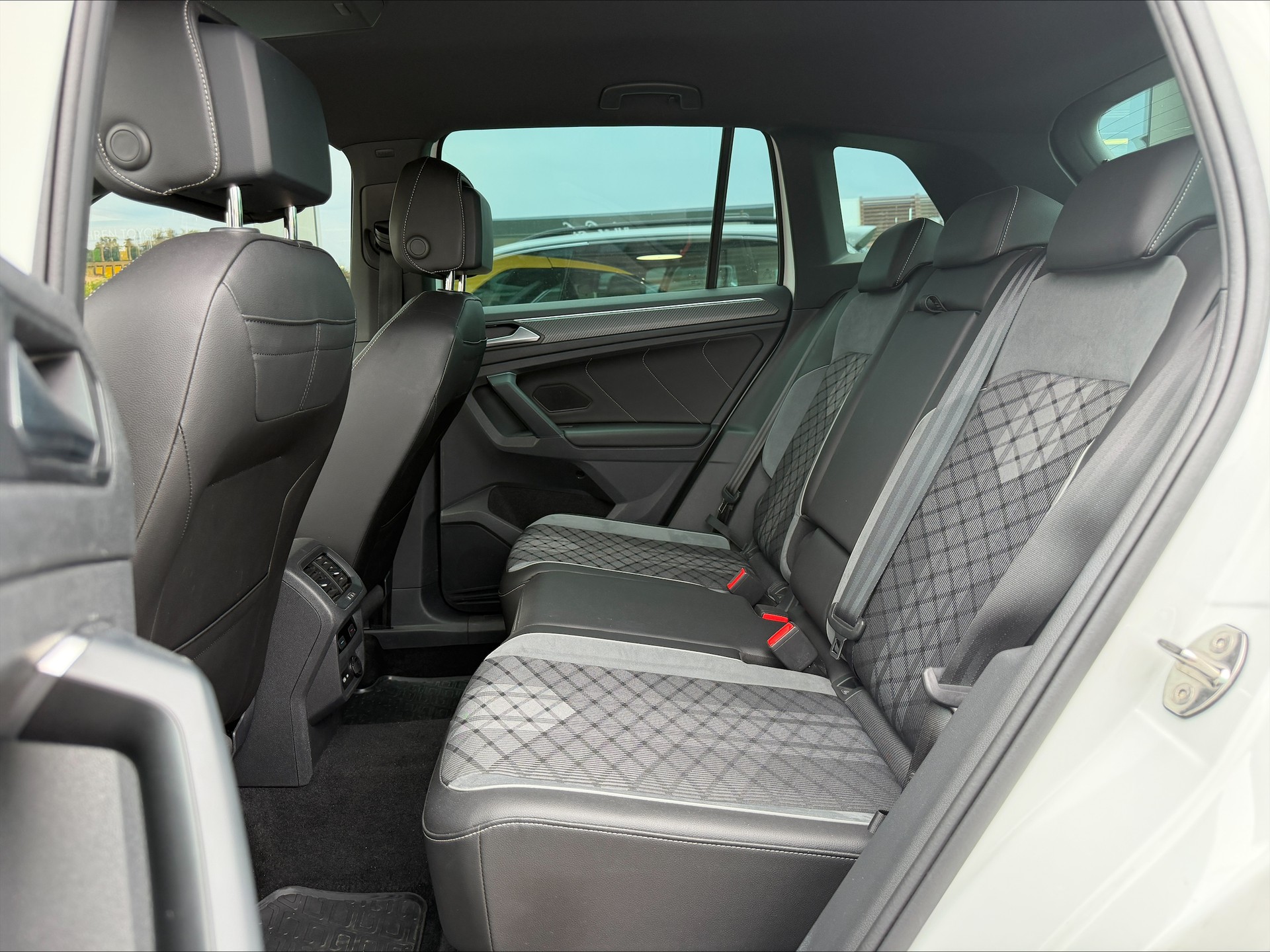 VW Tiguan 2.0 TDI SCR Selection 4Motion DSG-image-8