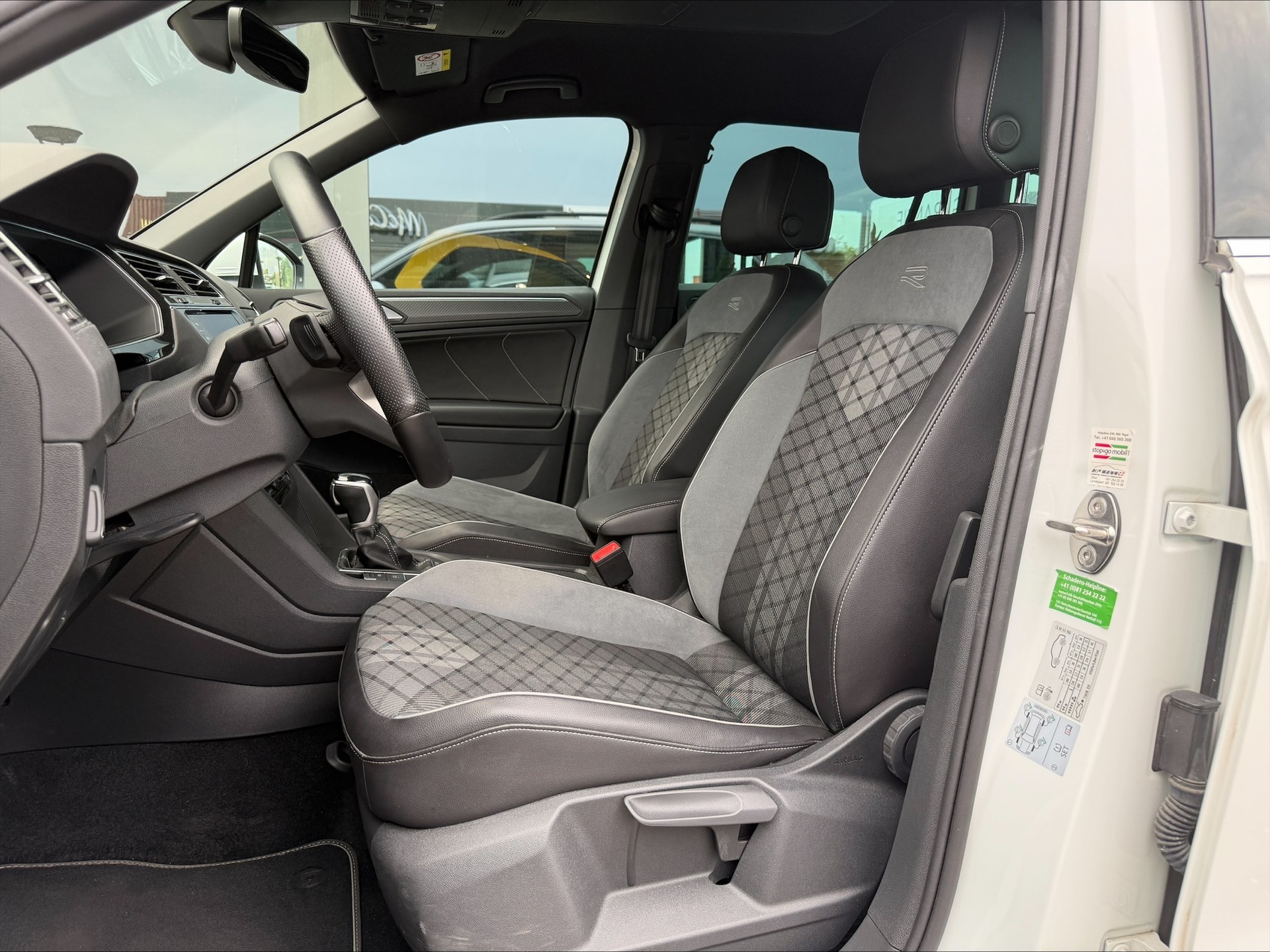 VW Tiguan 2.0 TDI SCR Selection 4Motion DSG-showroom-element-3