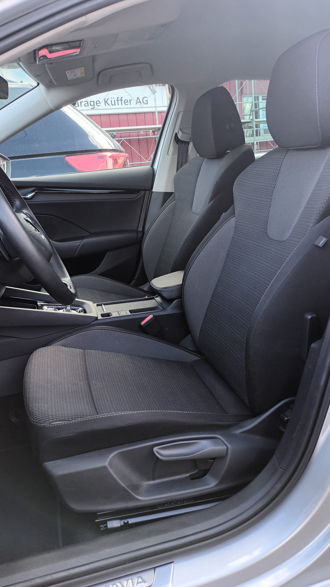 SKODA Octavia Combi 2.0 TDI DSG Ambition 4x4-image-15