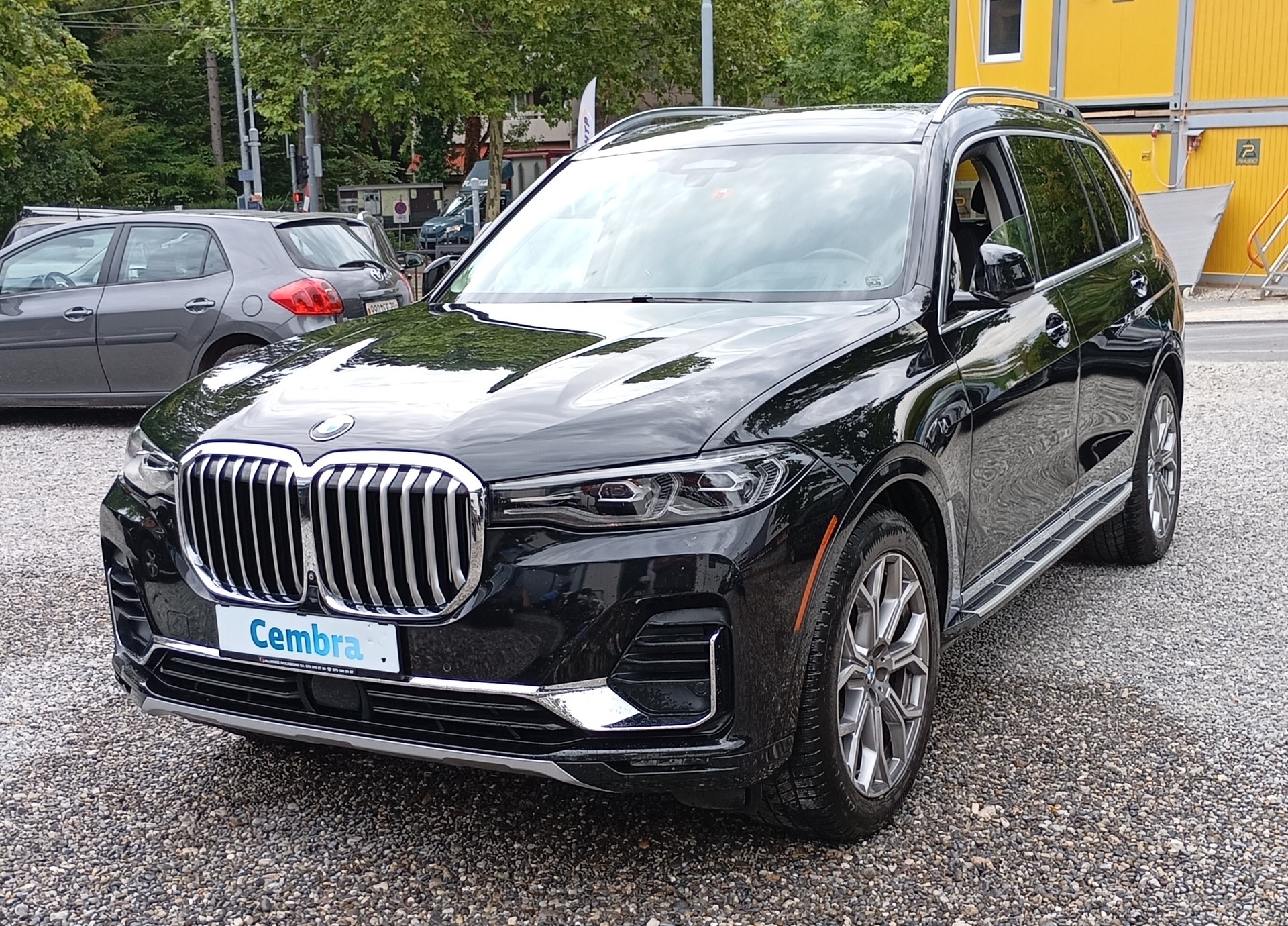 BMW X7 XDRIVE40I-showroom-element-2