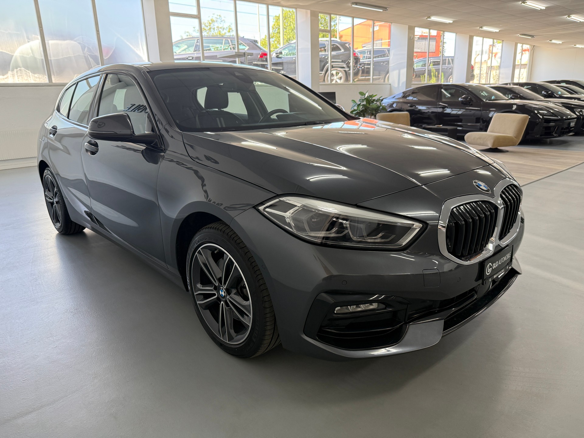 BMW 118i Steptronic Sport Line-showroom-element-2