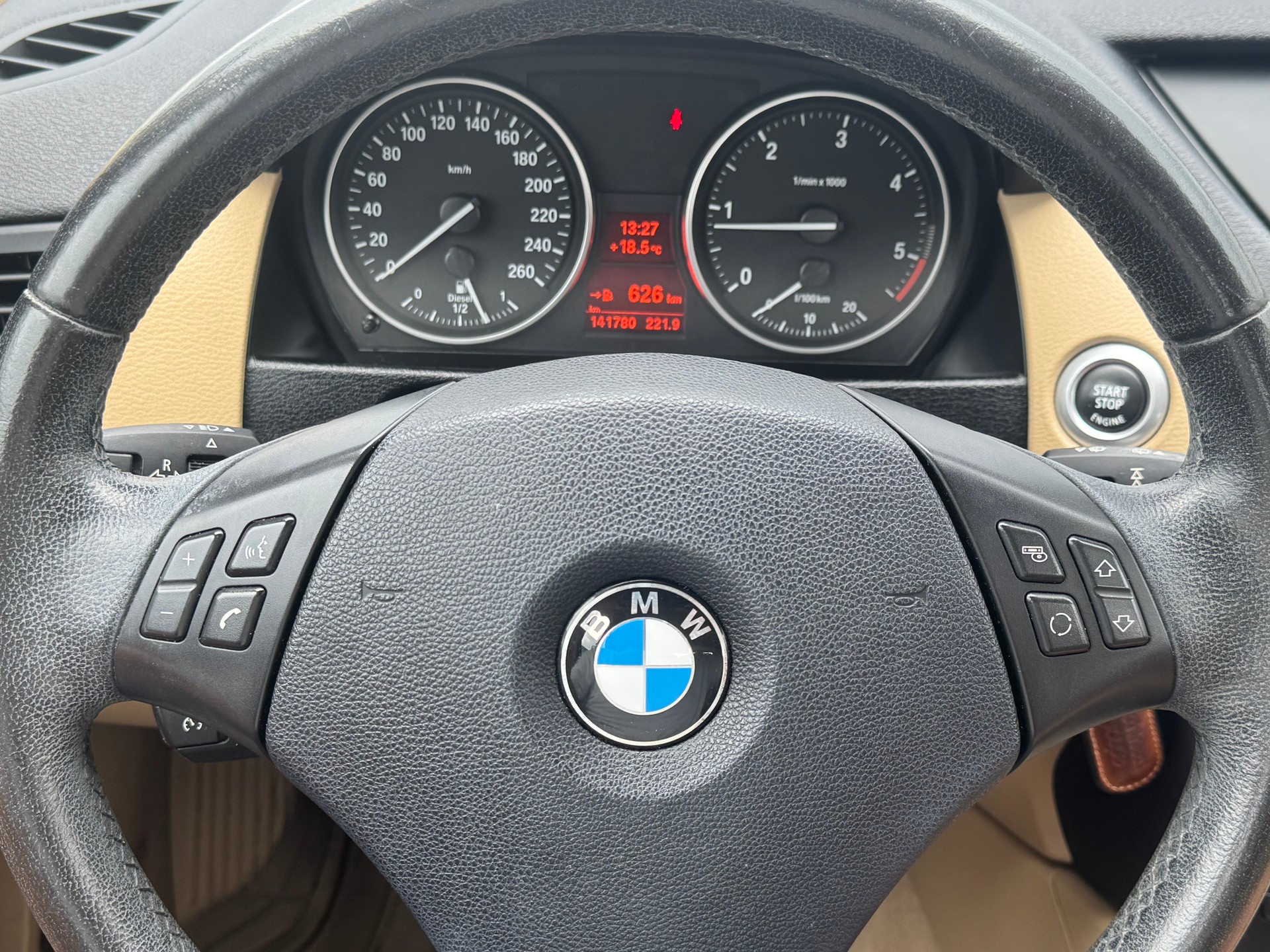 BMW X1 xDrive 18d-image-10