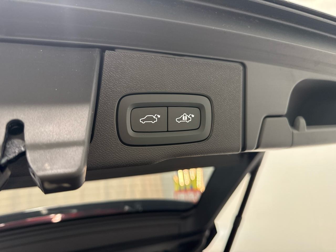 VOLVO XC60 B5 MHD AWD Black Edition Plus Geartronic-image-12