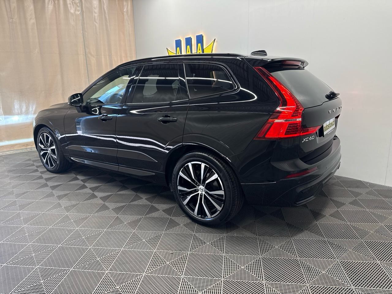 VOLVO XC60 B5 MHD AWD Black Edition Plus Geartronic-showroom-element-1