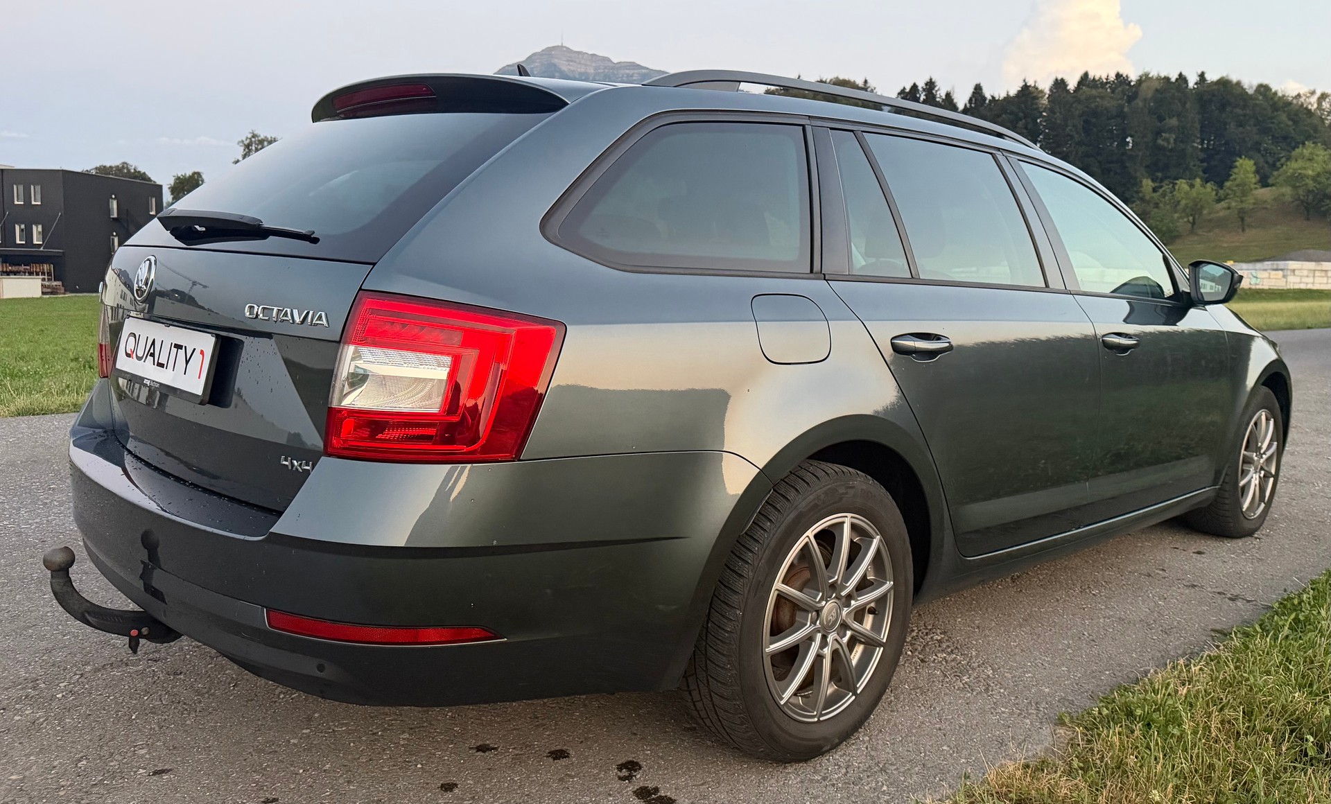 SKODA Octavia Combi 2.0 TDI Prag 4x4 DSG-image-5