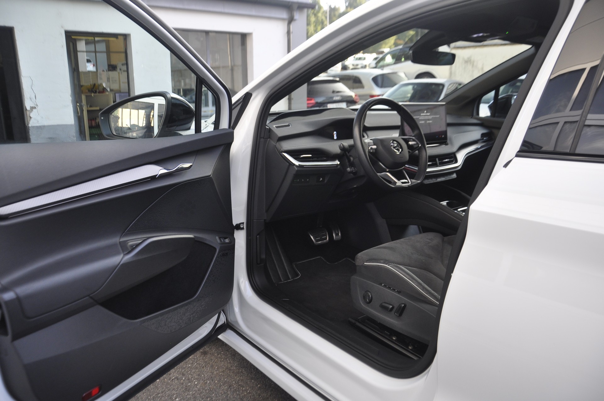 SKODA Enyaq 85 Sportline-image-3