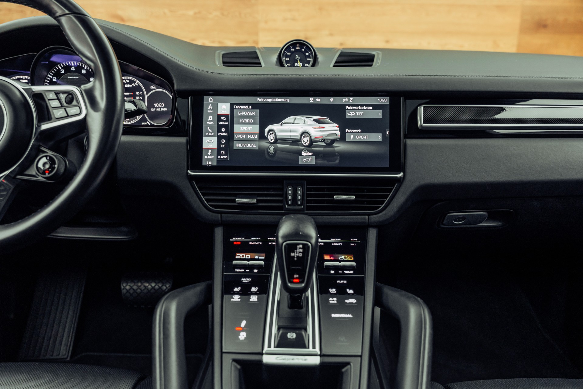 PORSCHE Cayenne Coupé E-Hybrid-image-12