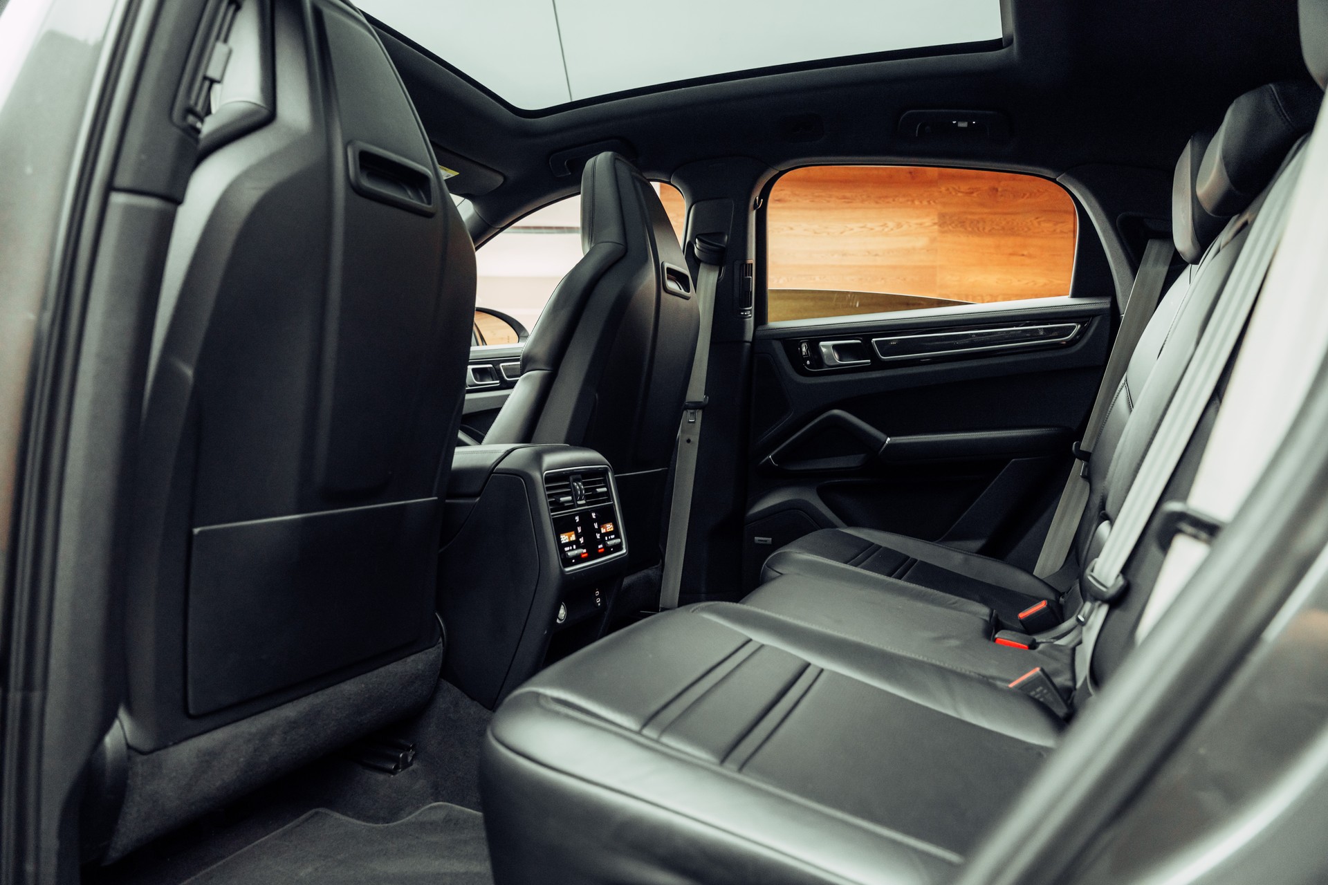 PORSCHE Cayenne Coupé E-Hybrid-image-7