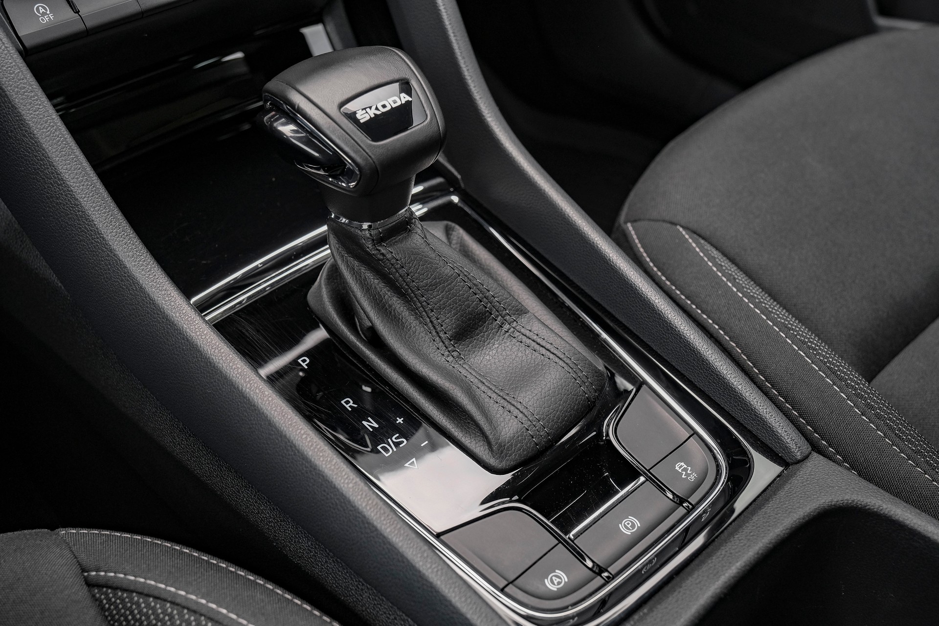 SKODA Karoq 1.5 TSI Fresh DSG-image-20