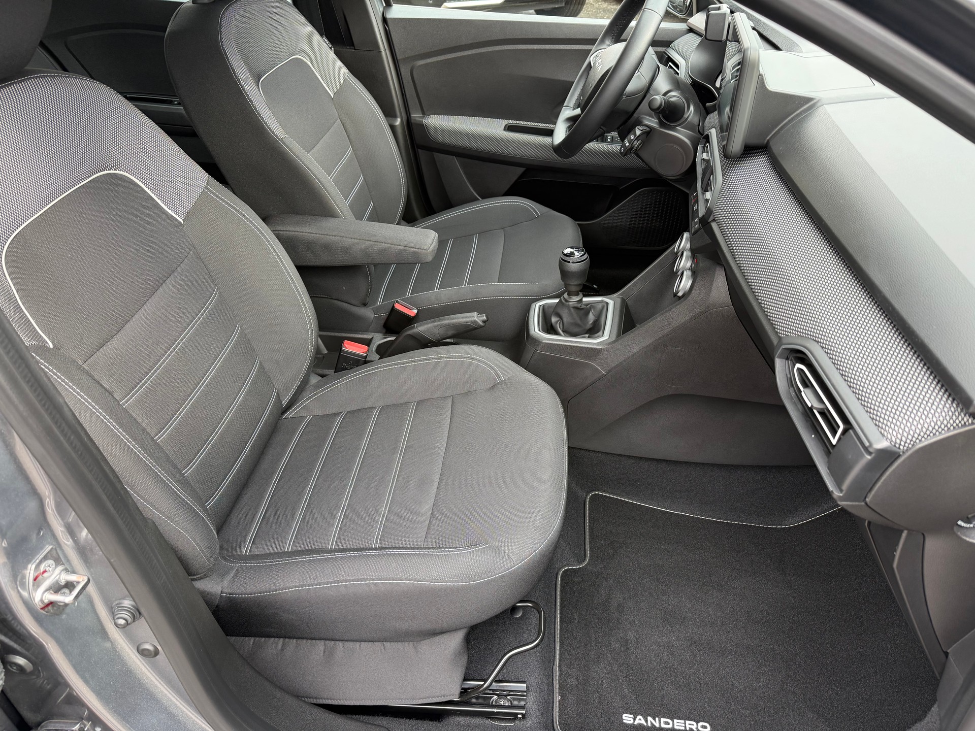 DACIA Sandero TCe 90 Journey-image-10