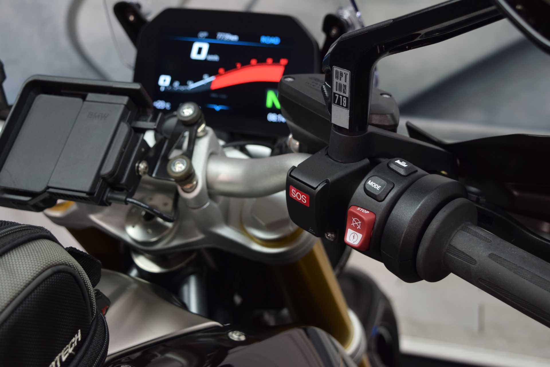 BMW R 1250 R Opt. 719 inkl. Tankrucksack-image-7