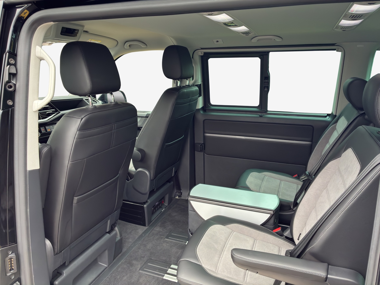 VW T6.1 Multivan 2.0 TDI Highline Liberty 4Motion DSG-image-14