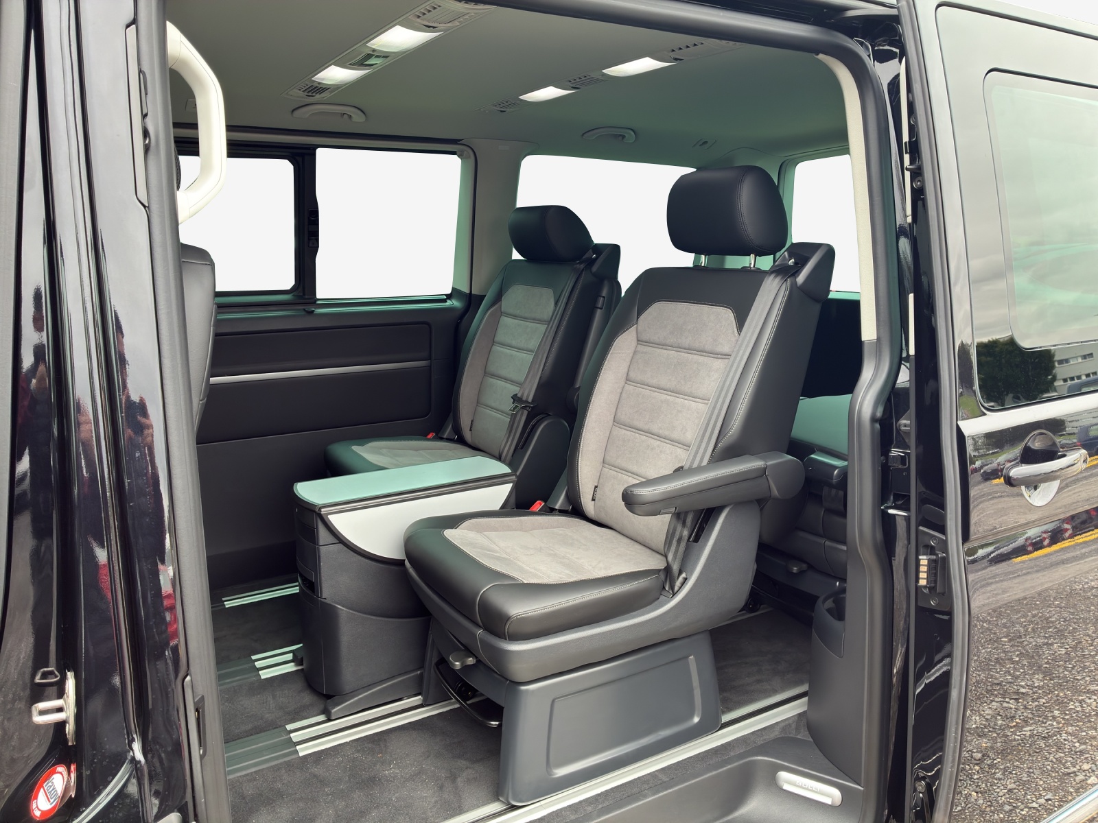 VW T6.1 Multivan 2.0 TDI Highline Liberty 4Motion DSG-image-11