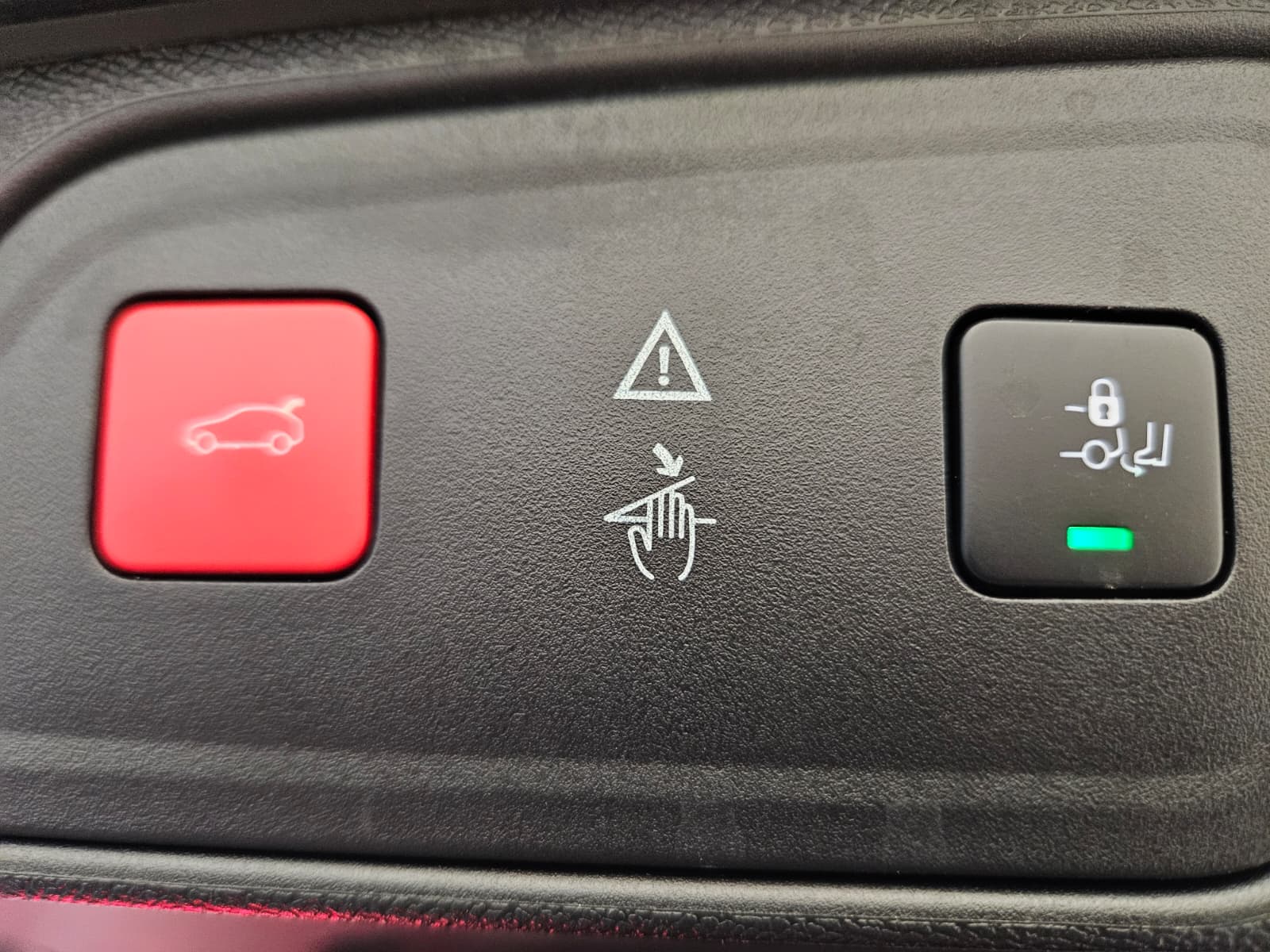 PEUGEOT 3008 300e Hybrid4 GT EAT8-image-15