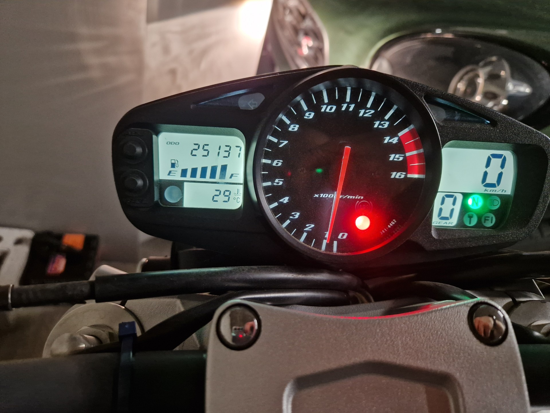 SUZUKI GSR 600 ABS K7-image-6