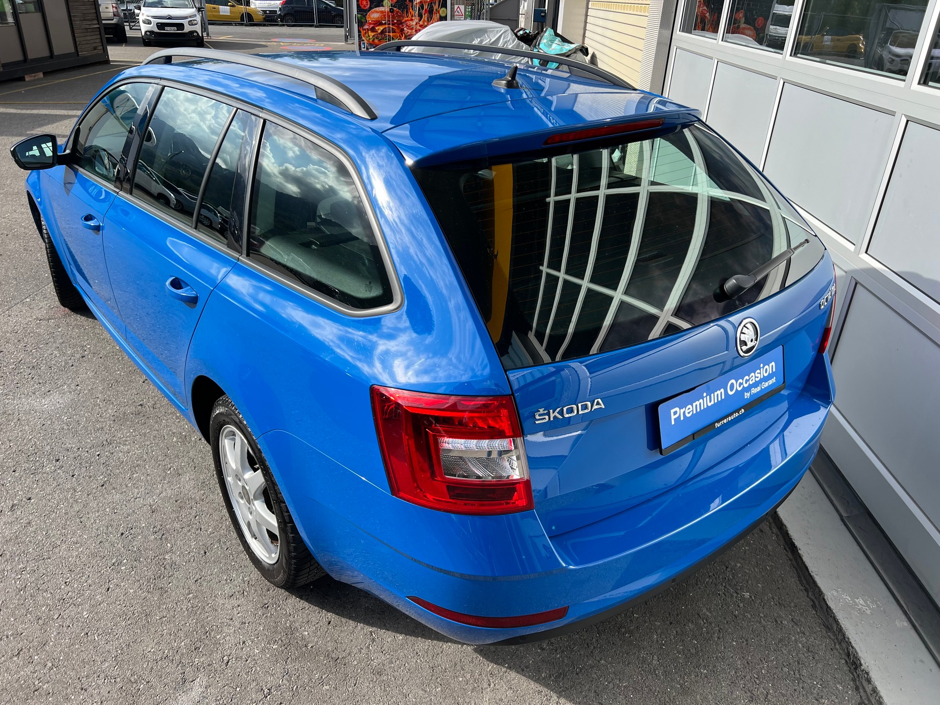 SKODA Octavia Combi 1.6 TDI Ambition-showroom-element-3