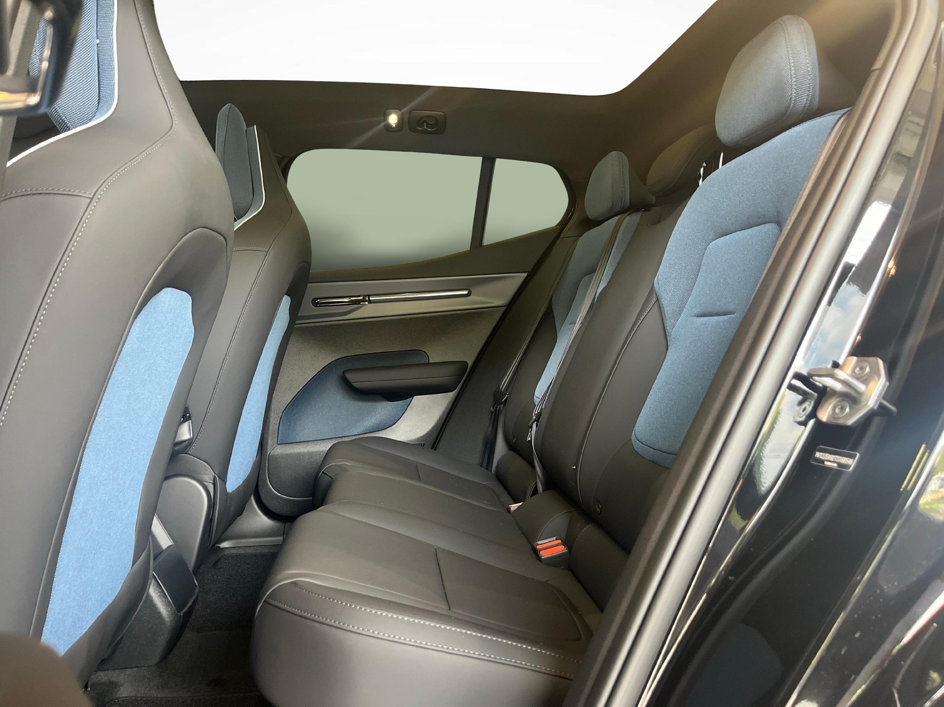 VOLVO EX30 P8 Ultra AWD-image-5