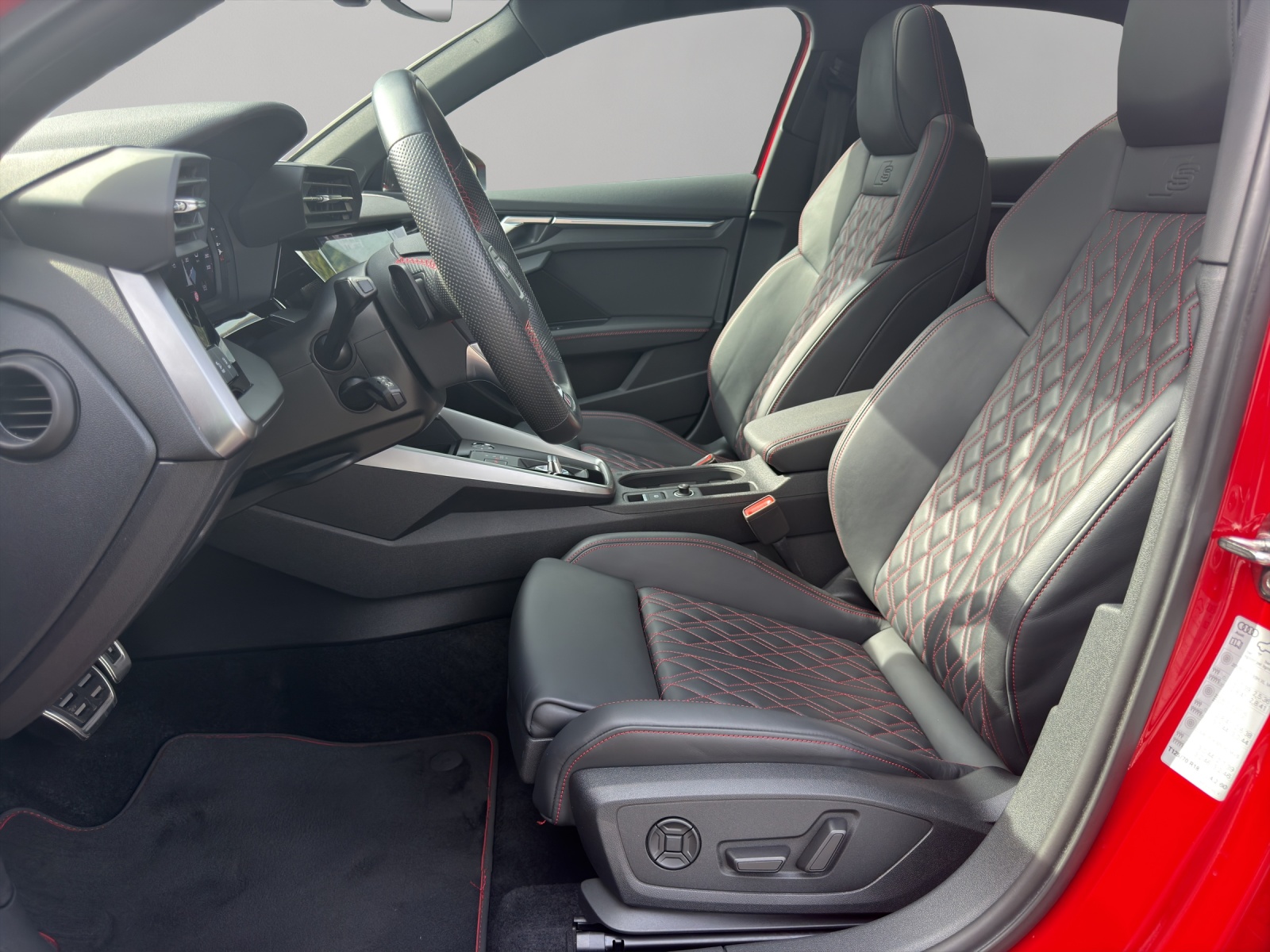 AUDI S3 Limousine 2.0 TFSI quattro S-tronic-image-7
