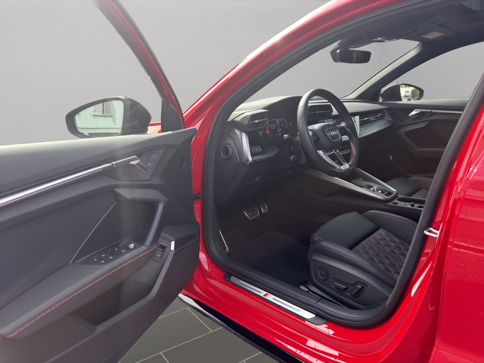 AUDI S3 Limousine 2.0 TFSI quattro S-tronic-image-6