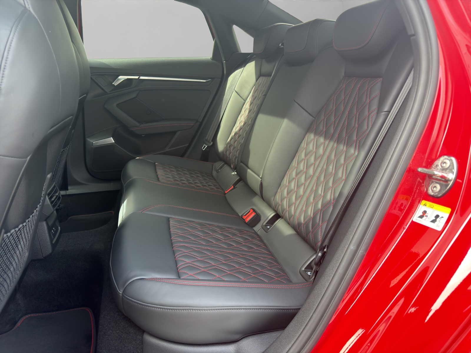 AUDI S3 Limousine 2.0 TFSI quattro S-tronic-image-12