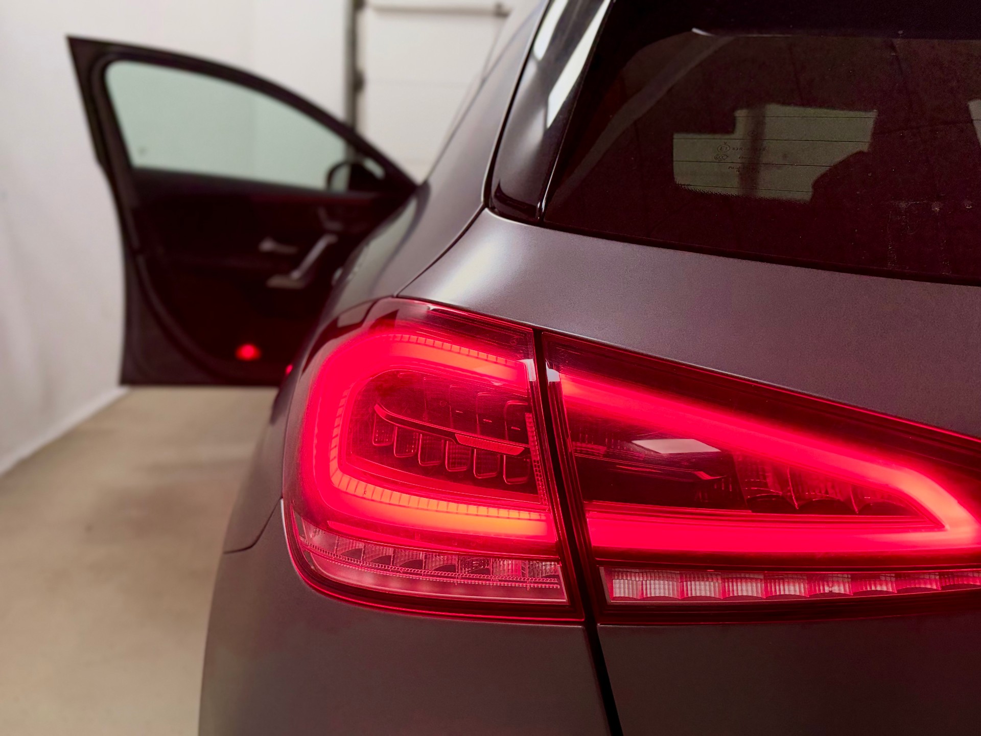 MERCEDES-BENZ A 250 AMG Line 7G-DCT-image-18