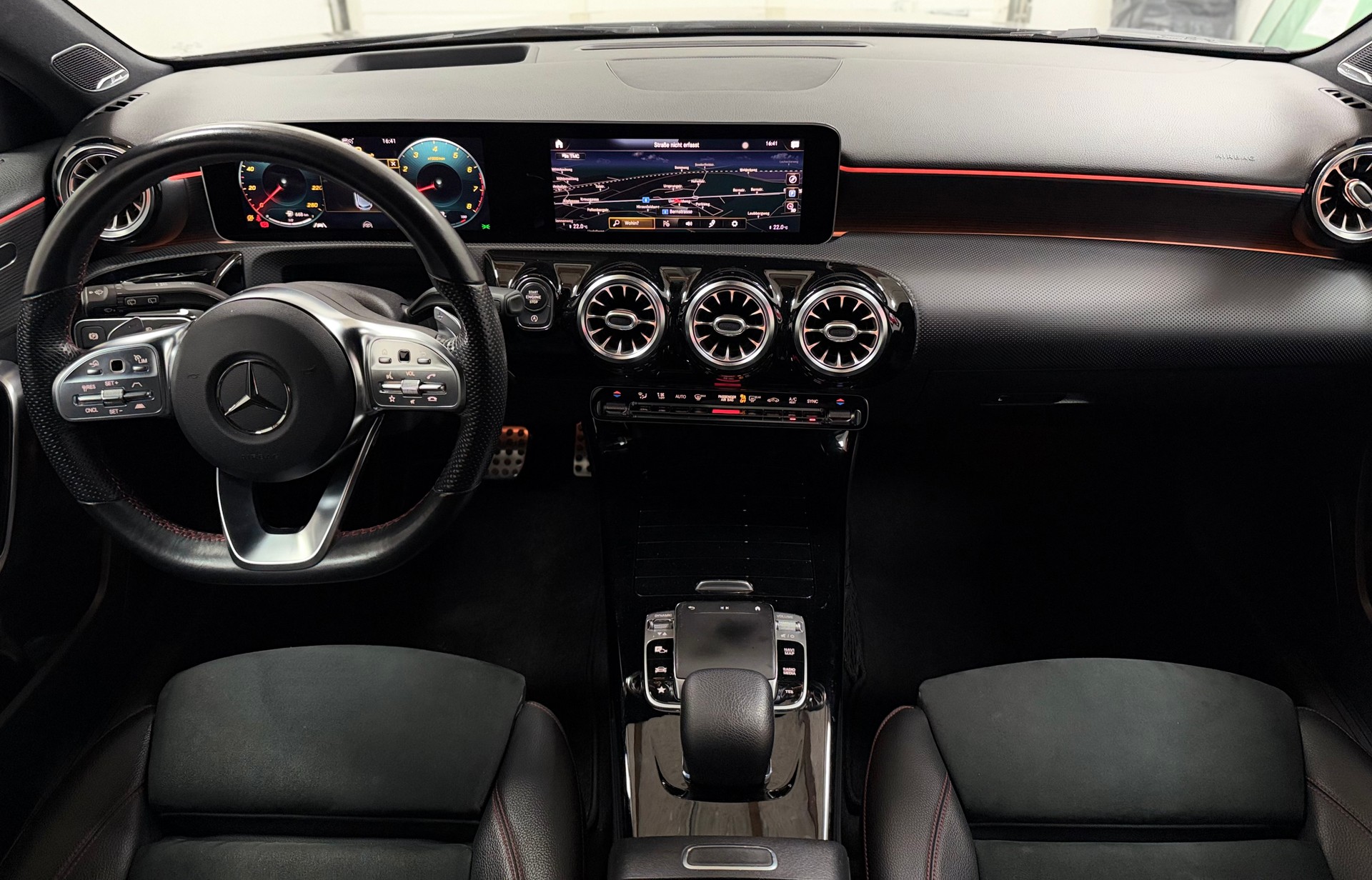MERCEDES-BENZ A 250 AMG Line 7G-DCT-image-10
