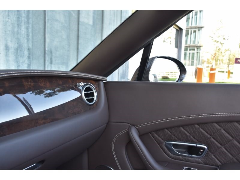 BENTLEY Continental GTC 4.0 V8- im neuwertigen Zustand!-image-15