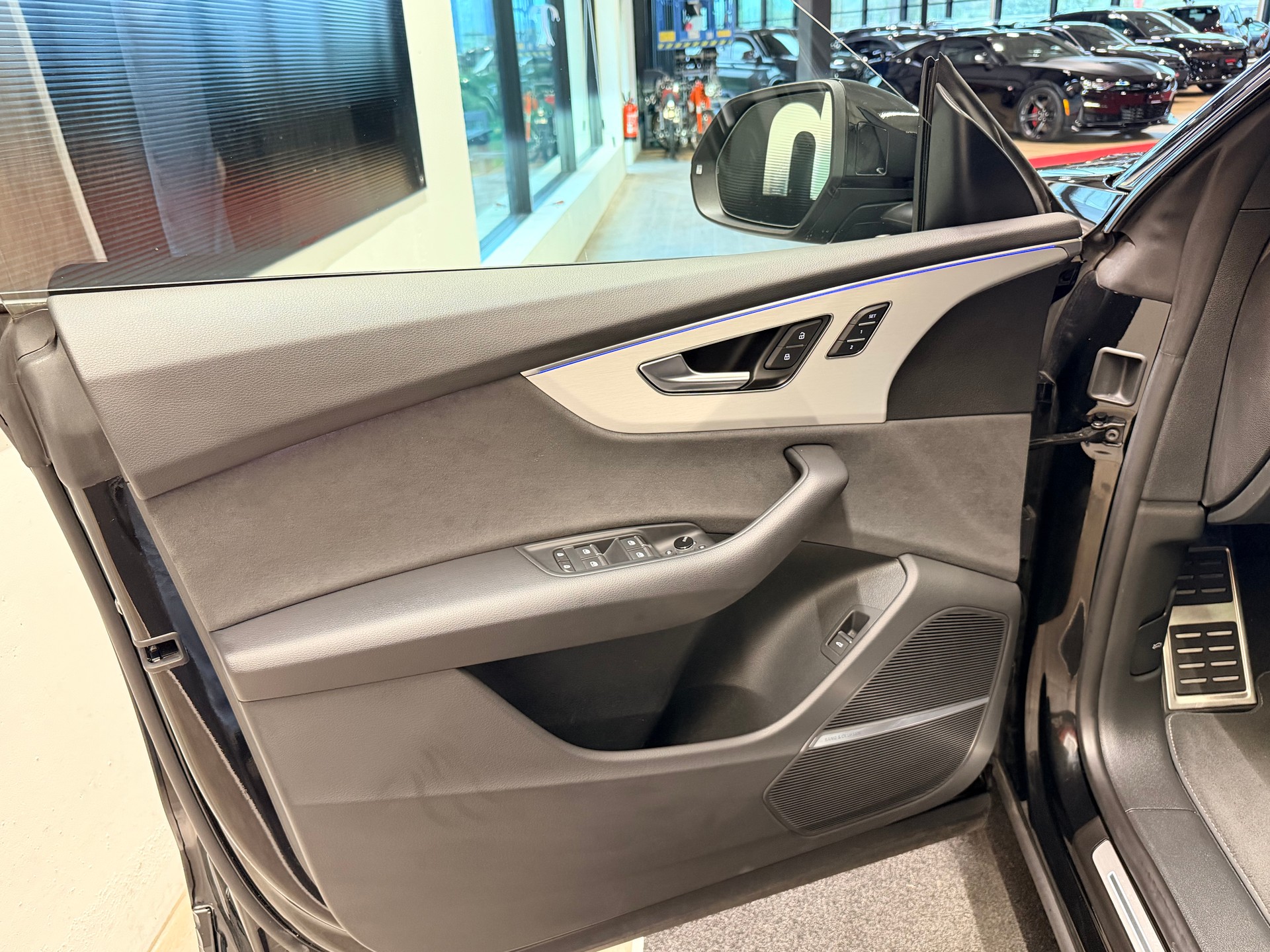 AUDI SQ8 SUV TFSI quattro tiptronic-image-11