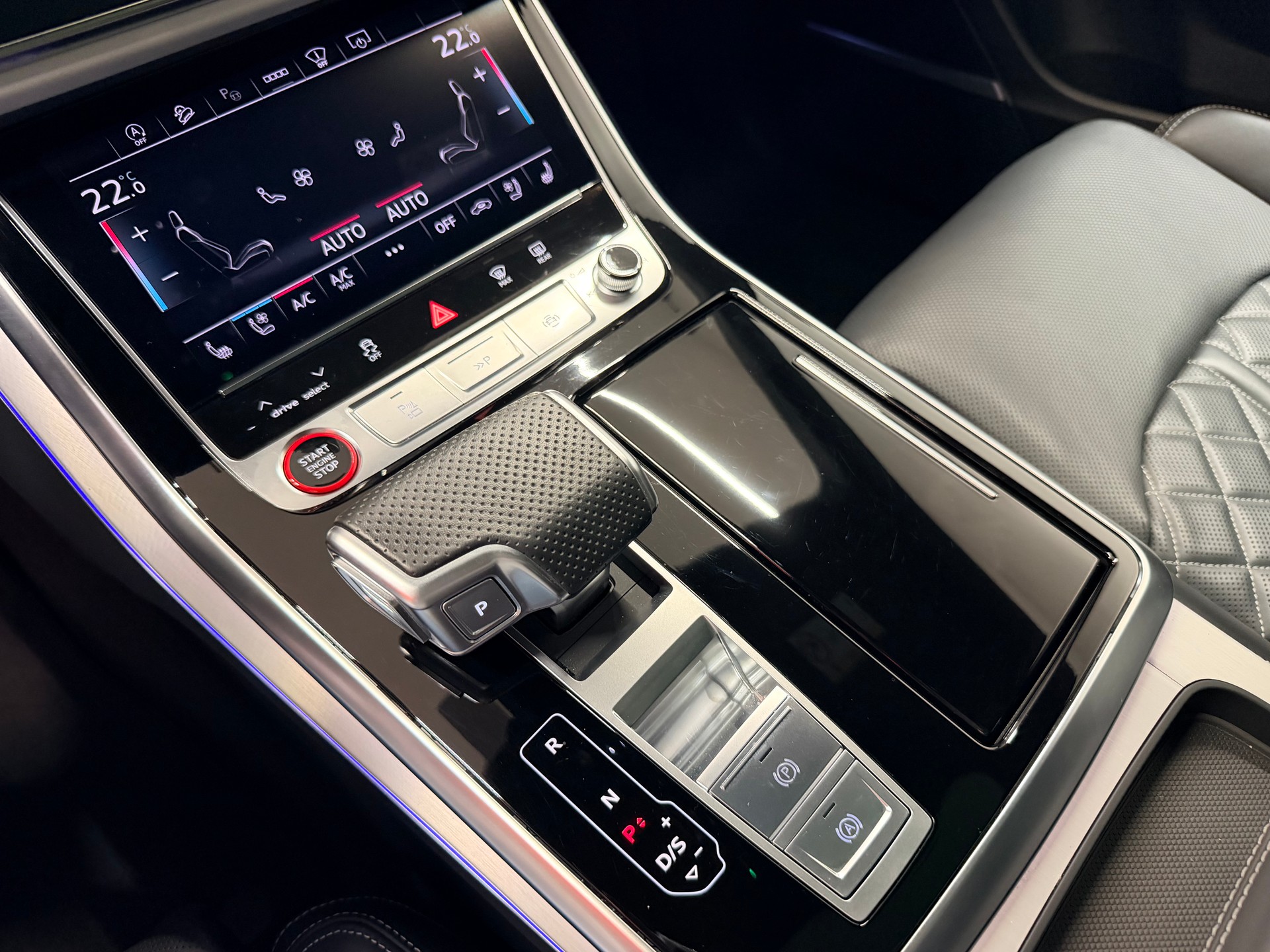 AUDI SQ8 SUV TFSI quattro tiptronic-image-25