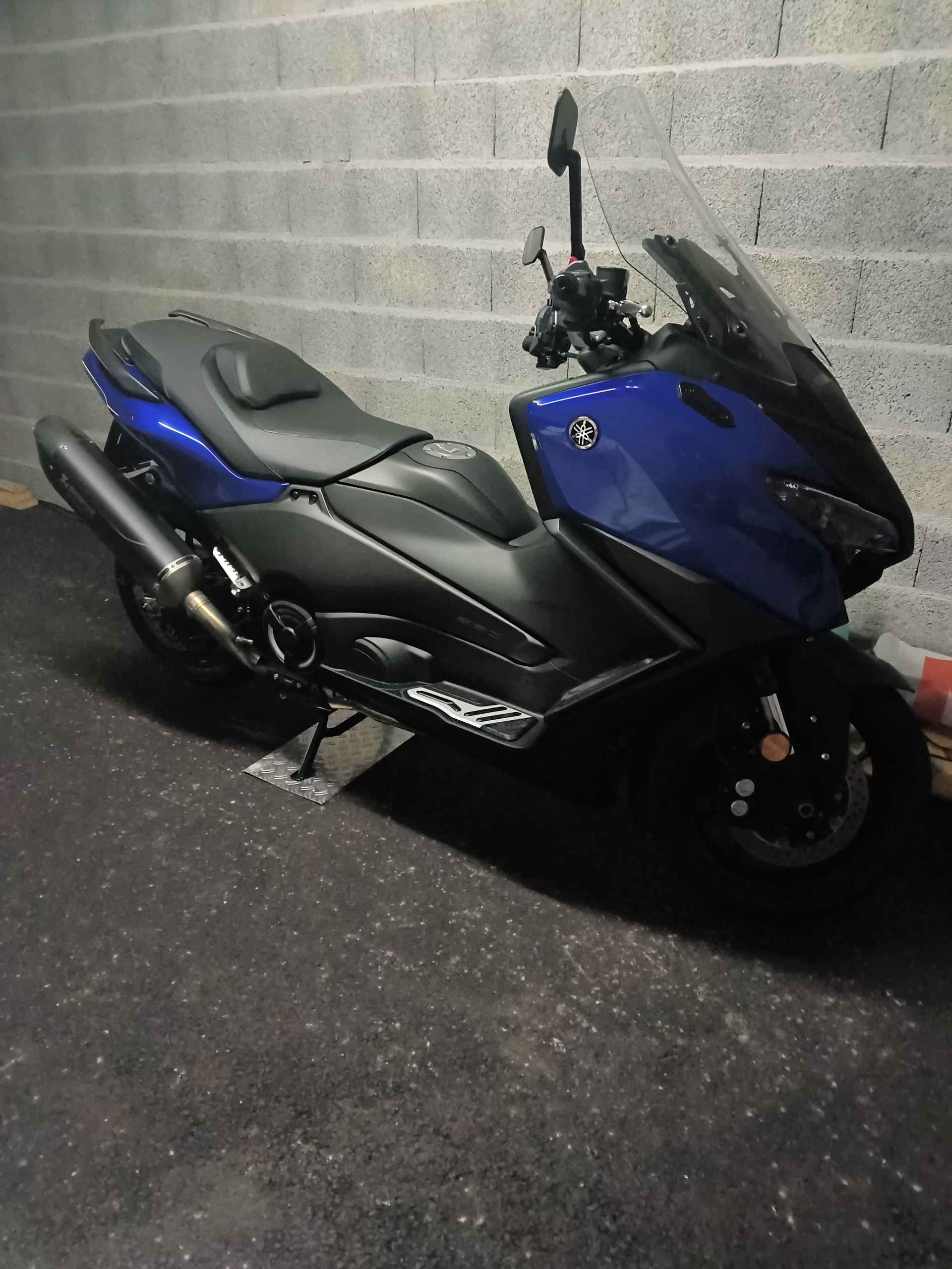 YAMAHA T-MAX XP 560-image-1