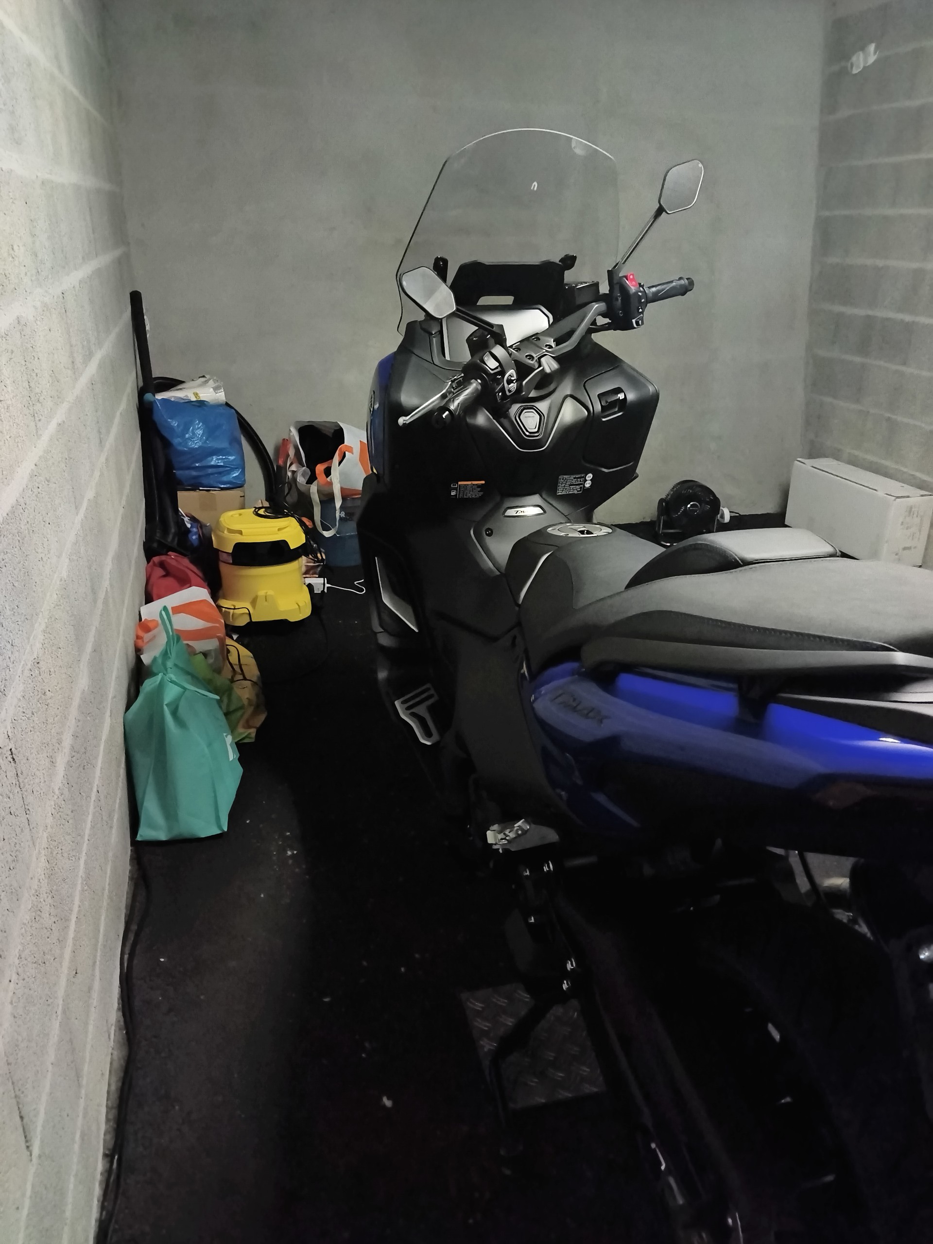 YAMAHA T-MAX XP 560-image-5