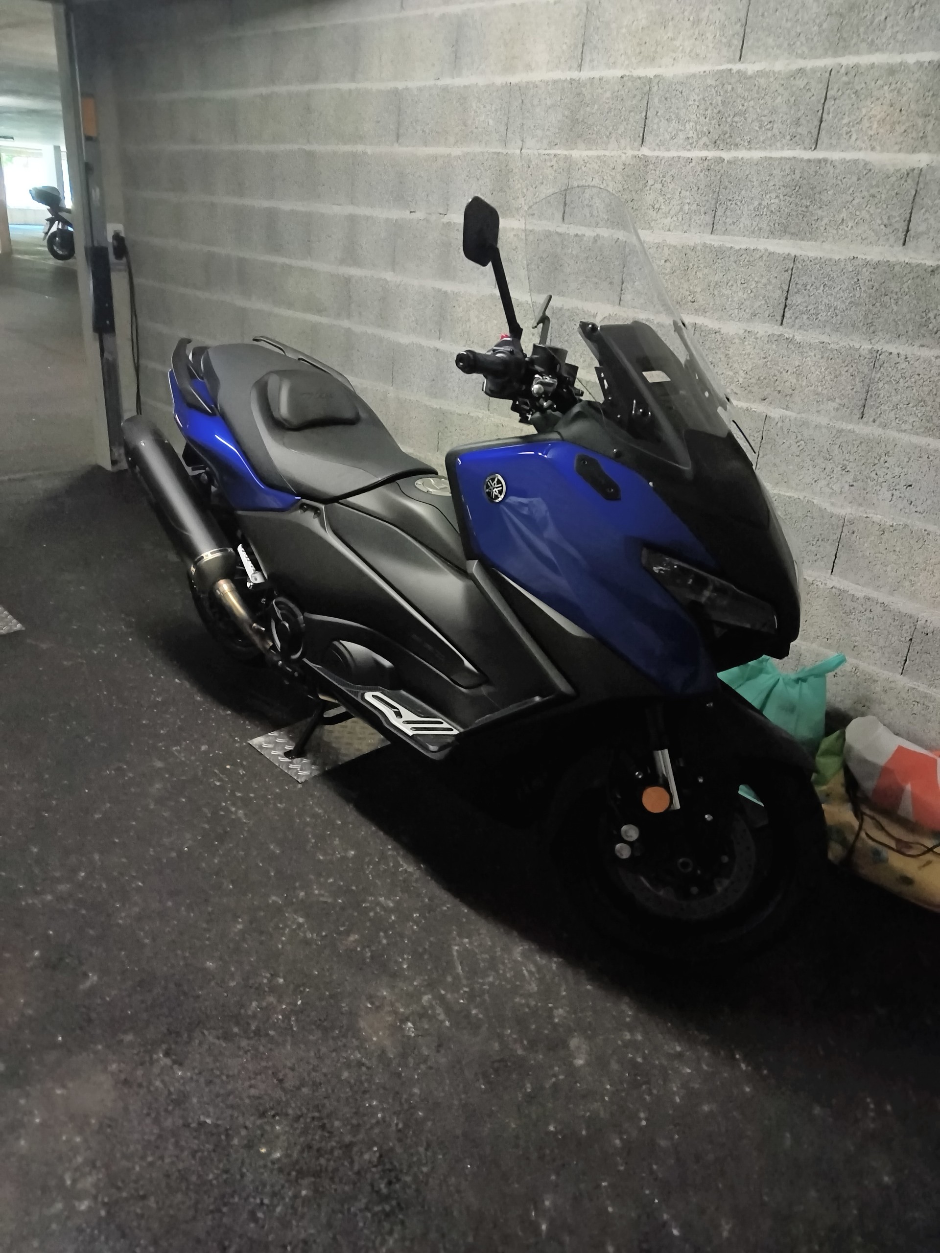 YAMAHA T-MAX XP 560-image-4