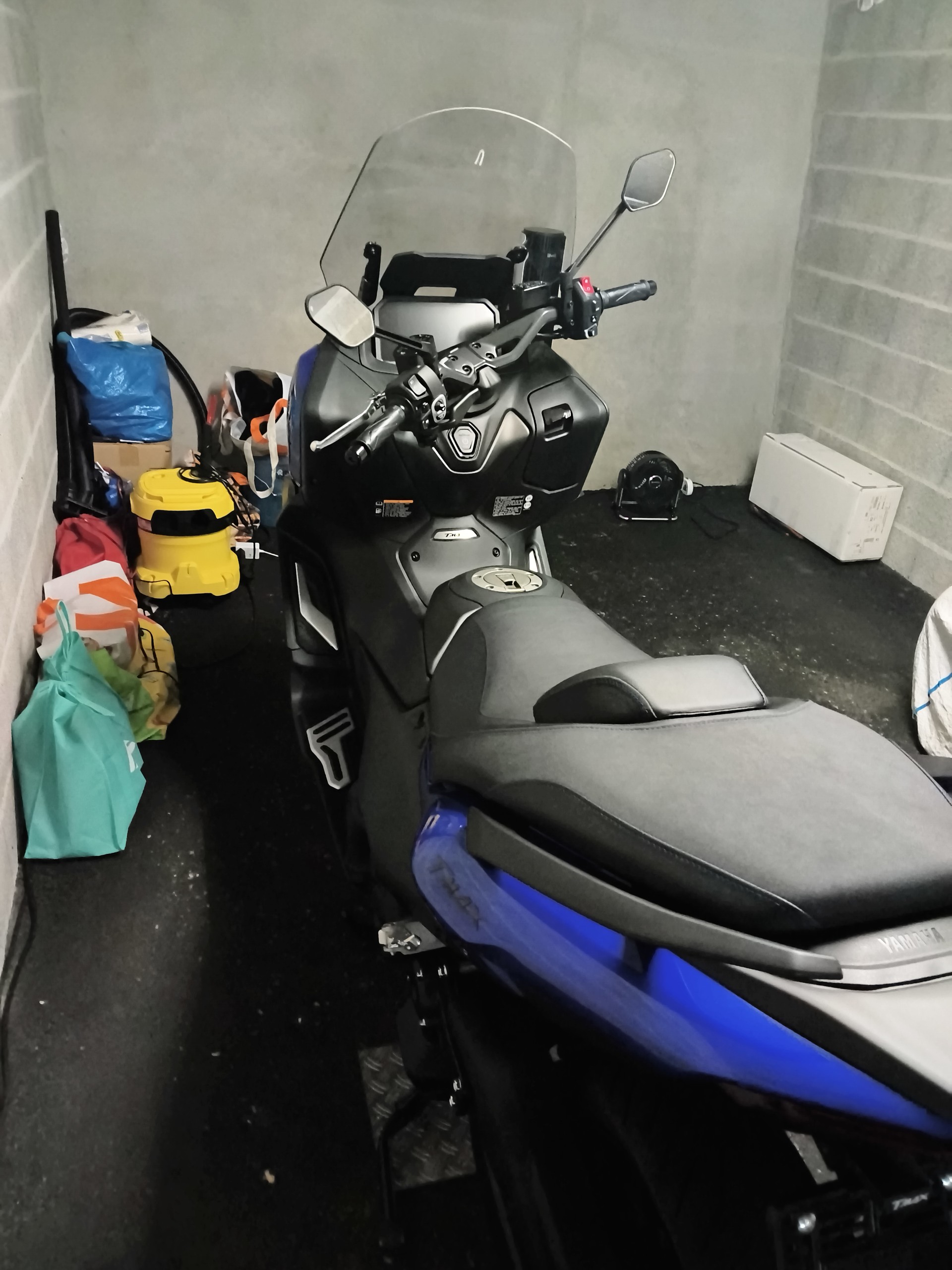 YAMAHA T-MAX XP 560-image-2