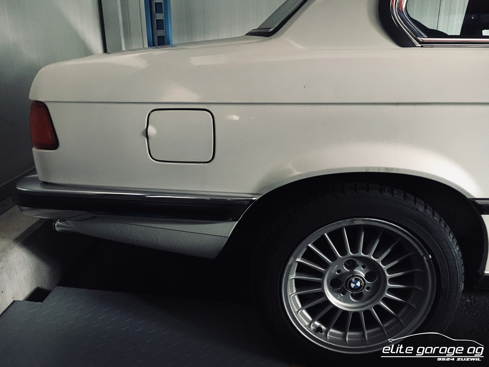 BMW 323 i-image-9