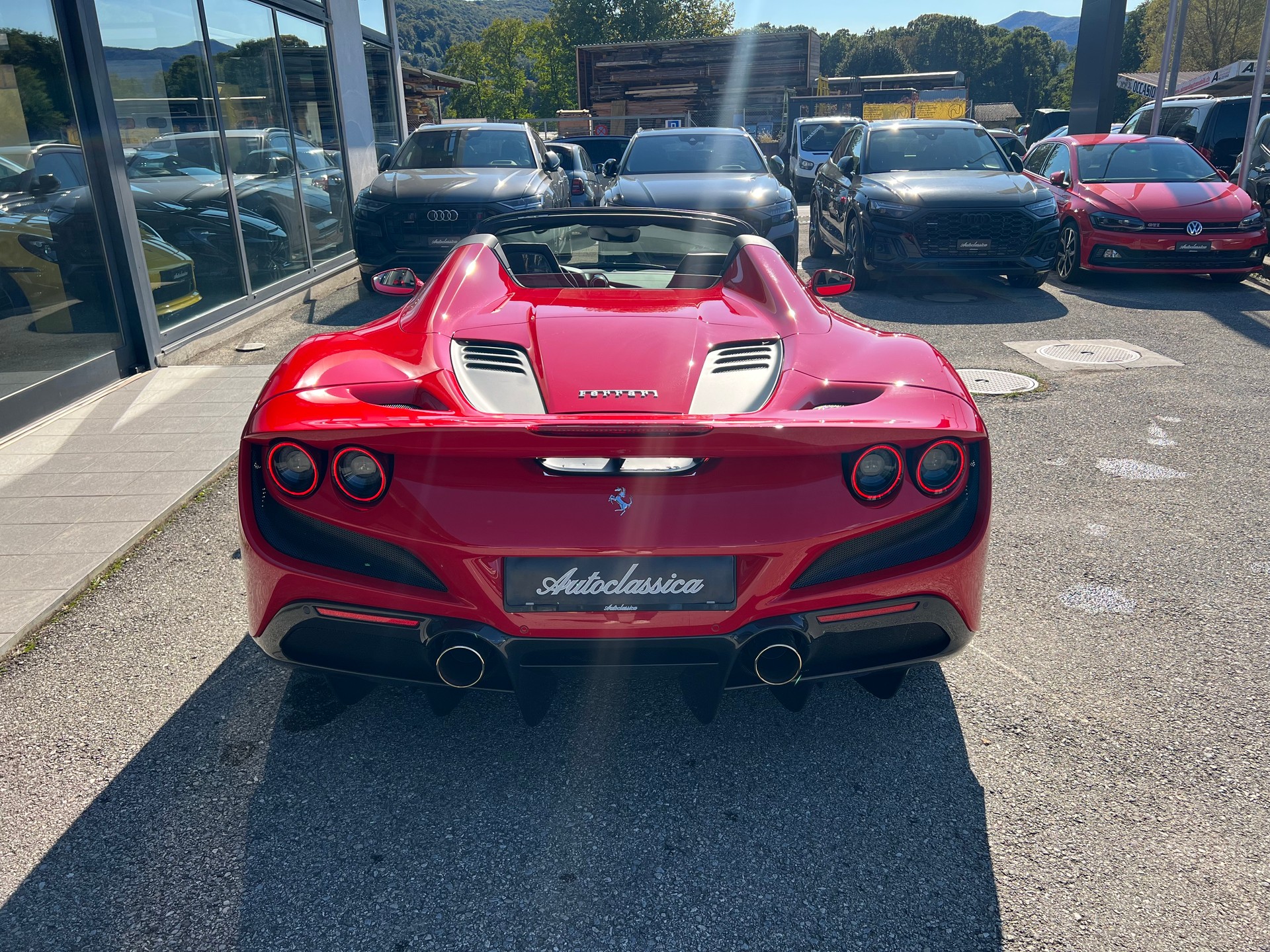 FERRARI F8 Spider-showroom-element-2