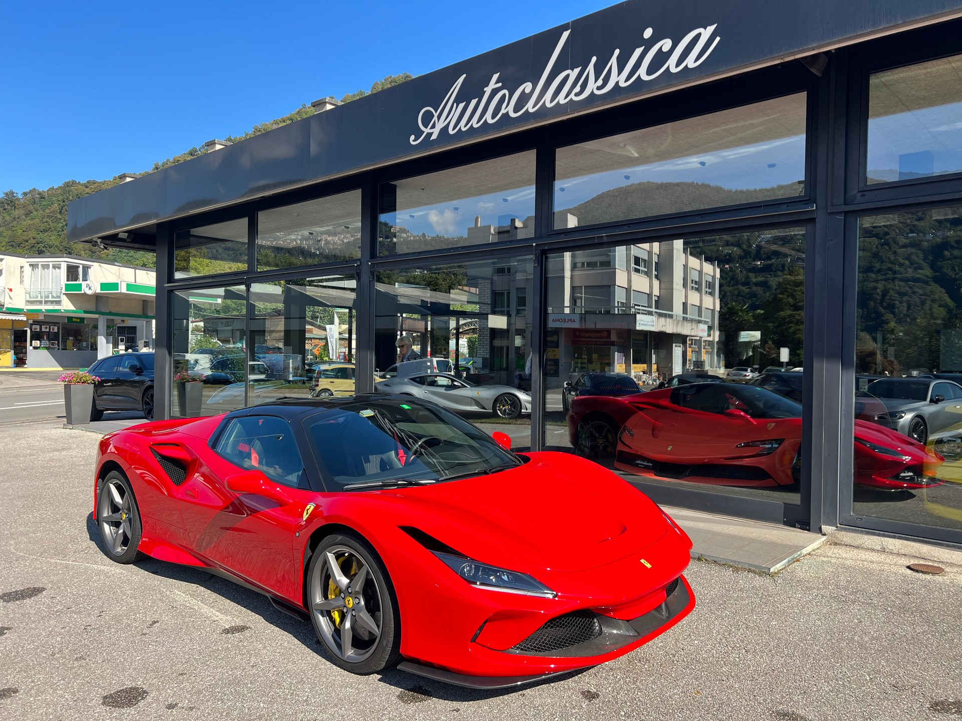 FERRARI F8 Spider-image-5