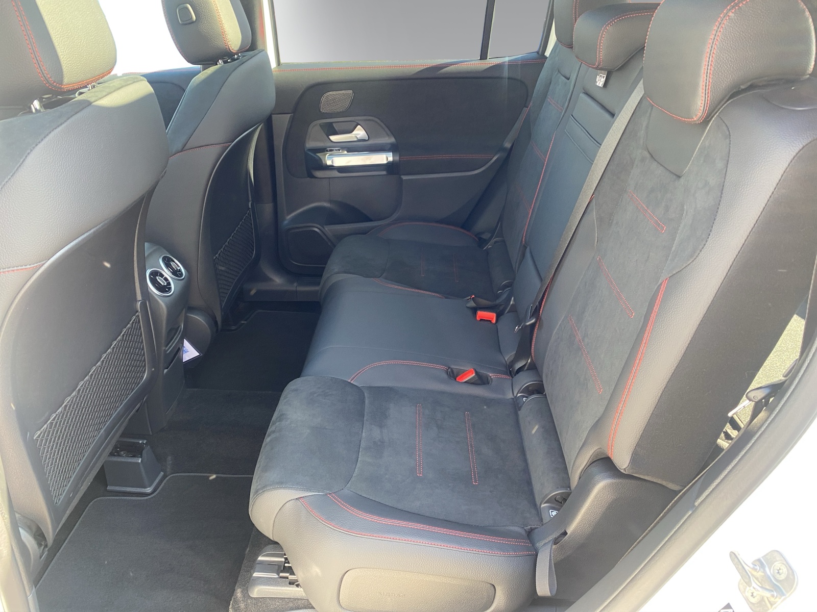 MERCEDES-BENZ GLB 250 4Matic 8G-Tronic-image-7