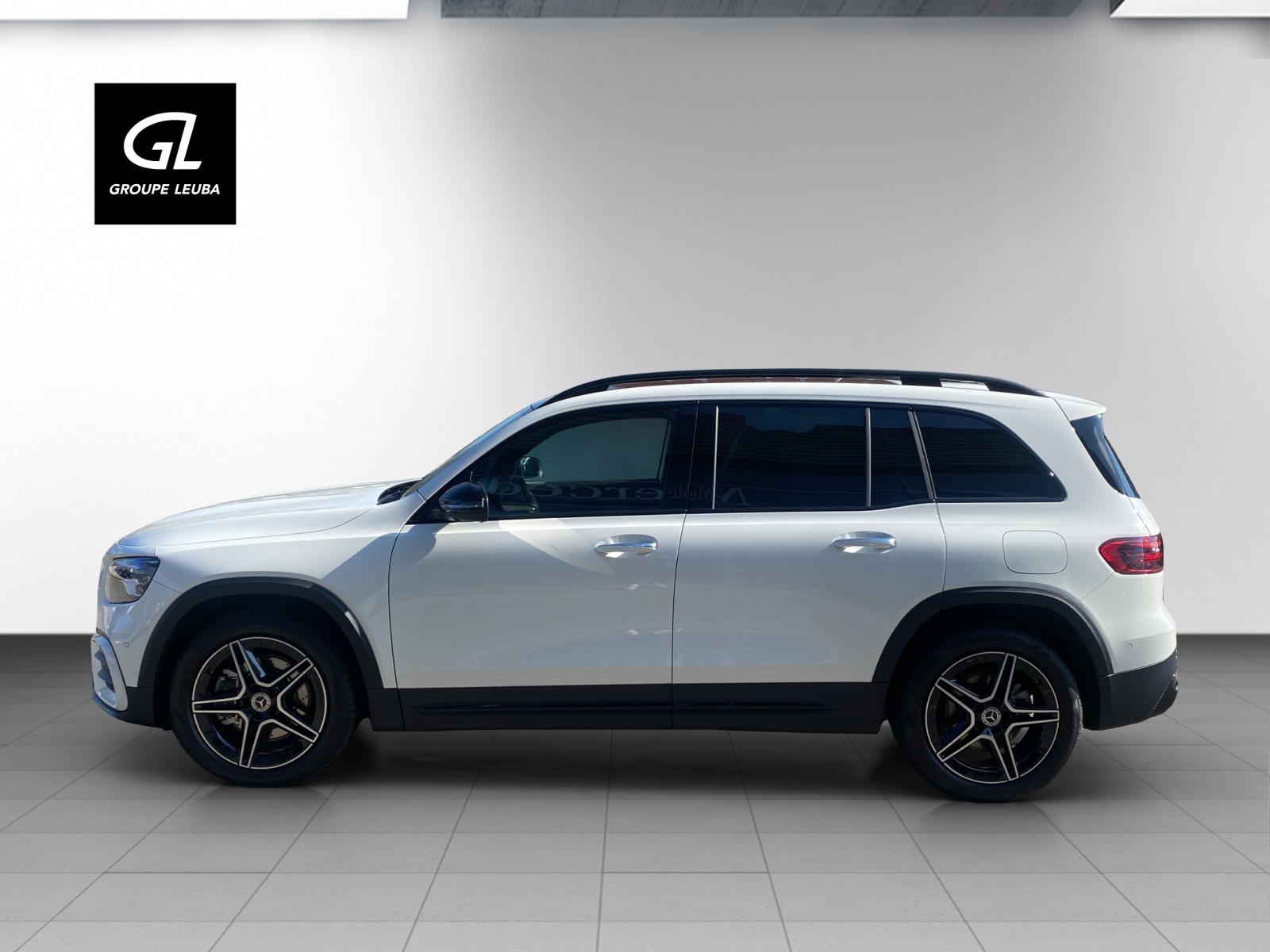 MERCEDES-BENZ GLB 250 4Matic 8G-Tronic-showroom-element-1