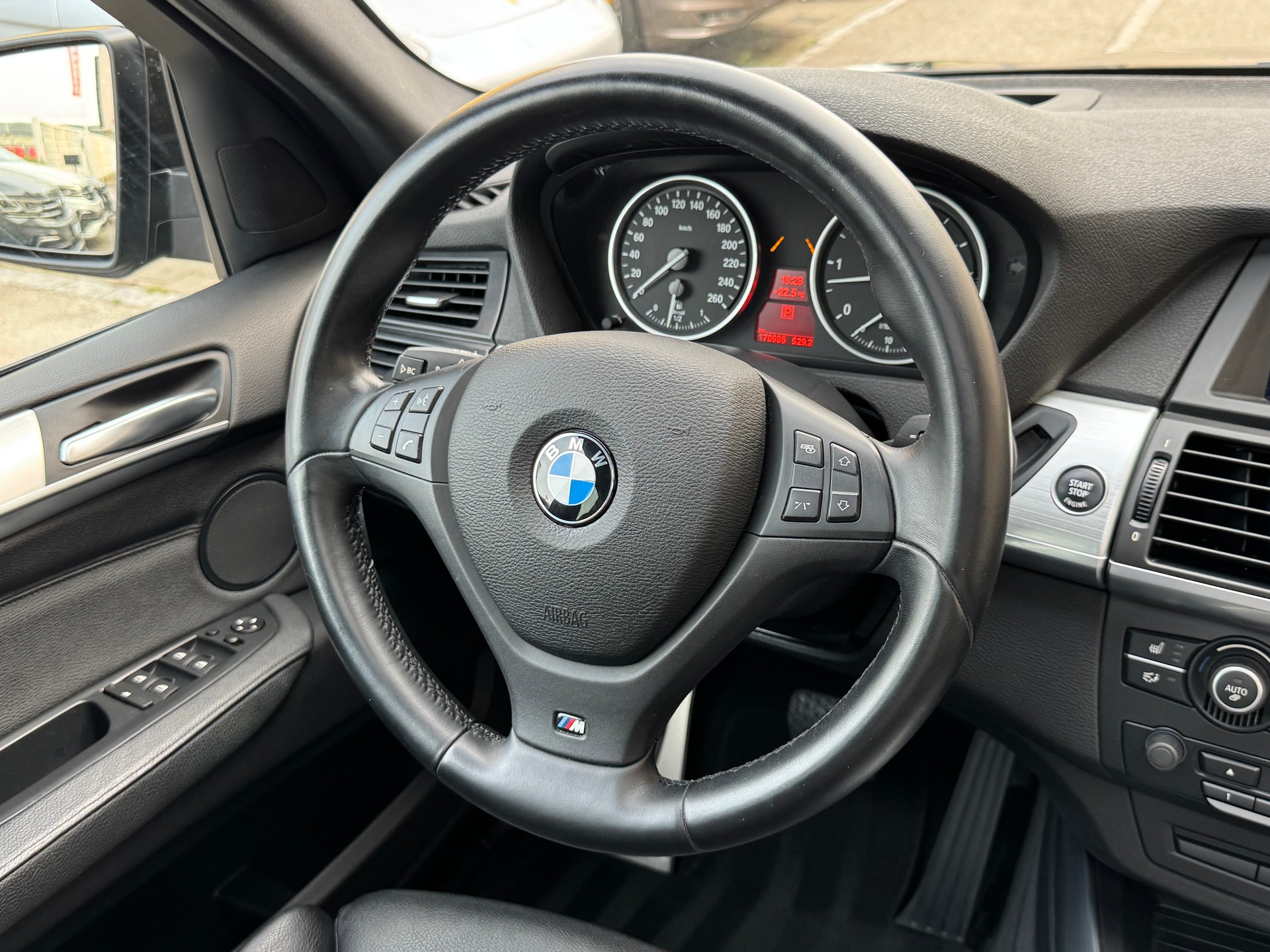 BMW X5 xDrive 40d Steptronic M-Sport-image-22