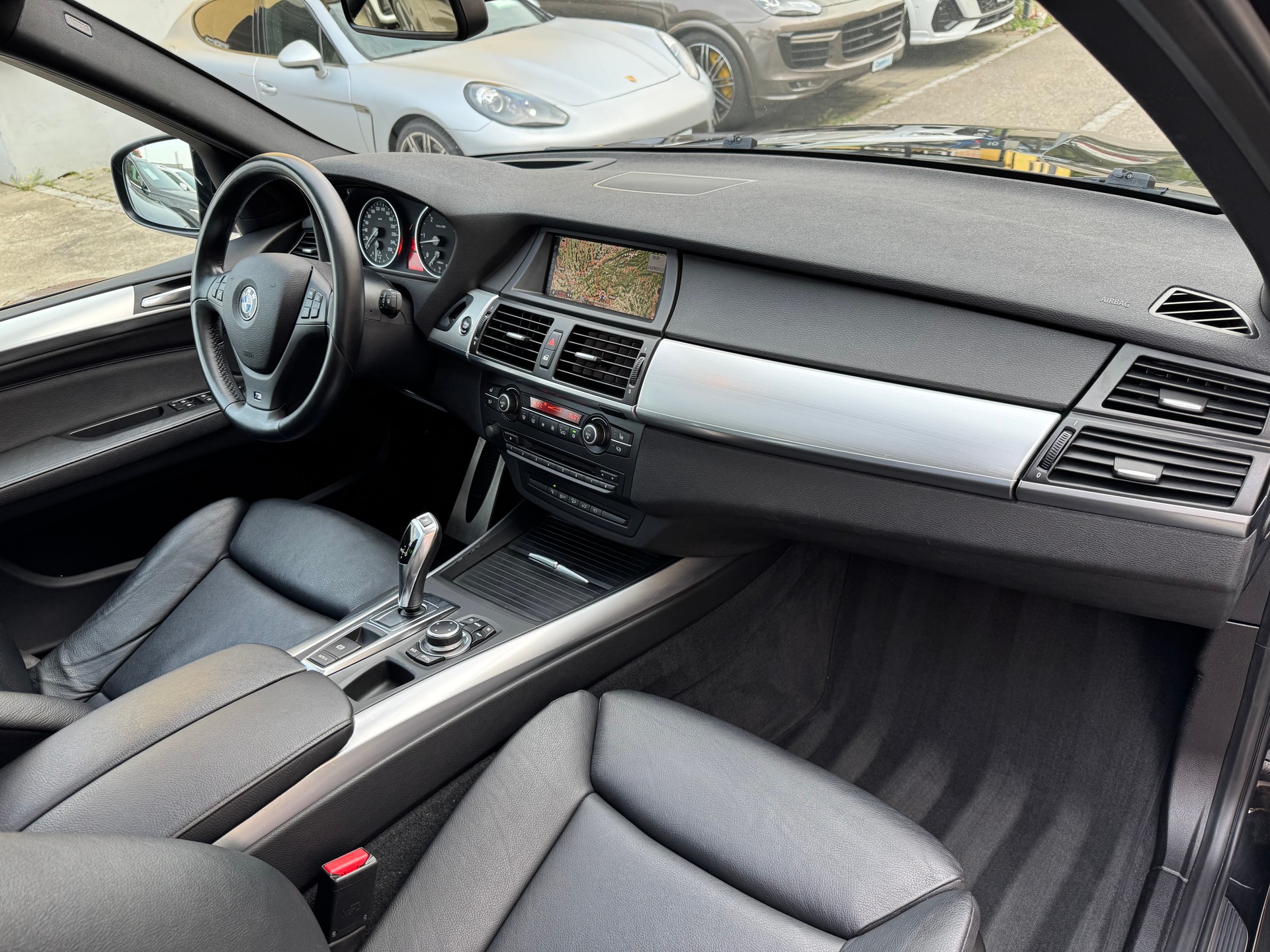 BMW X5 xDrive 40d Steptronic M-Sport-image-12